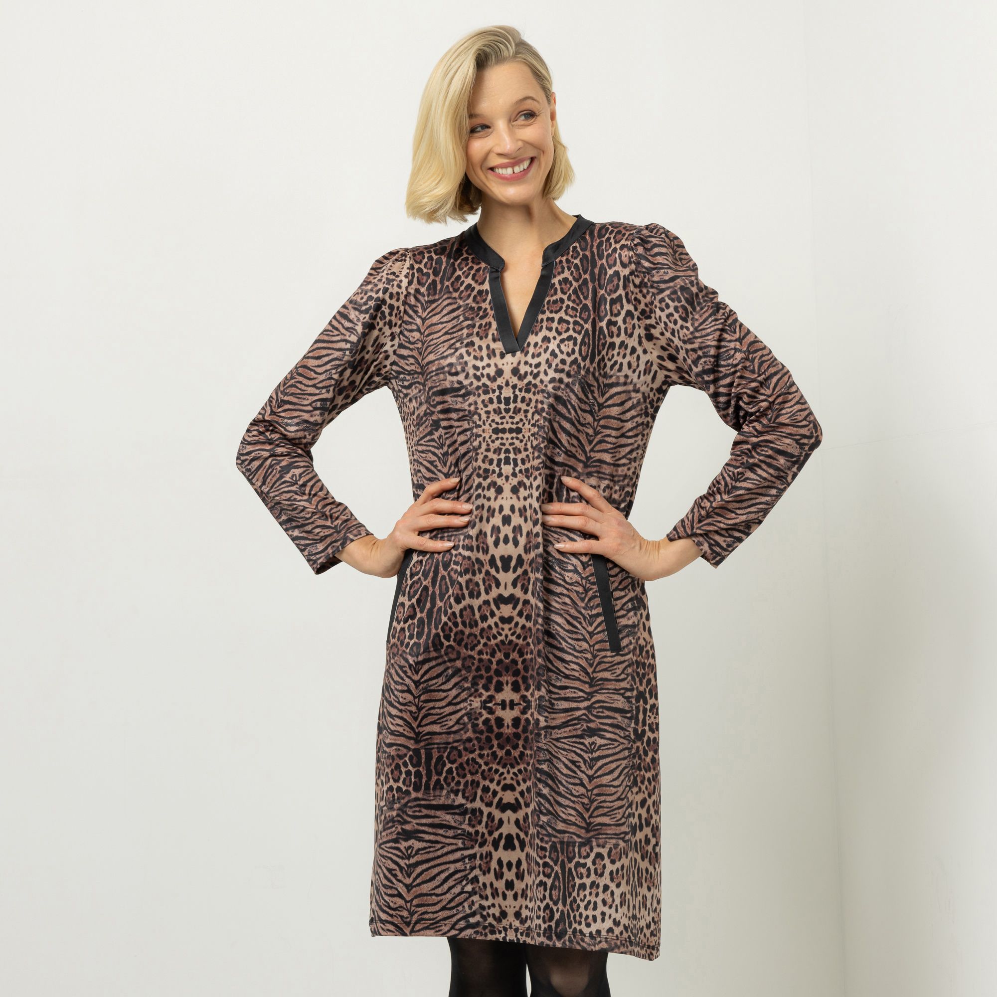 SCHIFFHAUER MUNICH® Kleid, langarm Serafinokragen gemustert figurumspielend