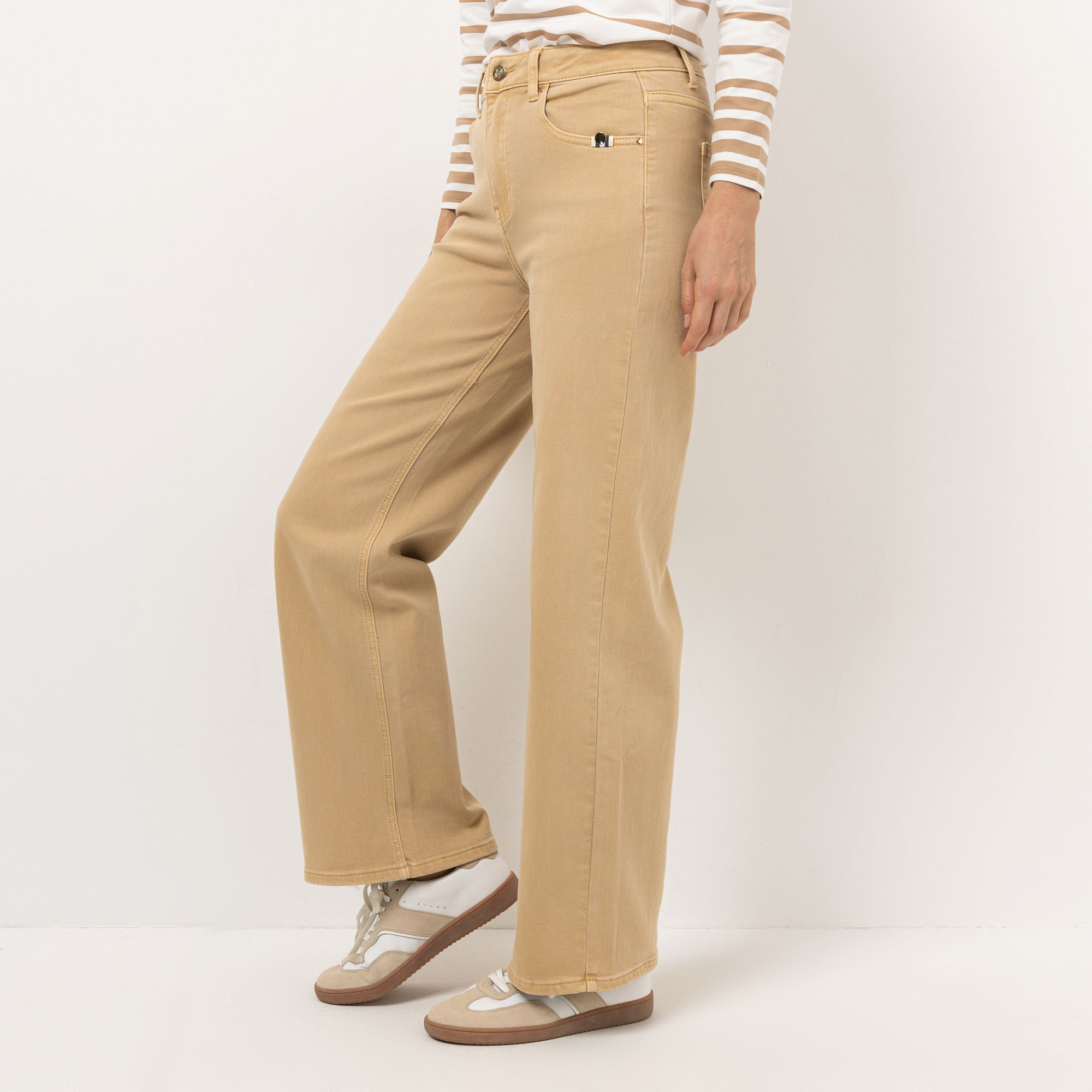 STRANDFEIN Jeanshose lange Form Logo Badge weites Bein