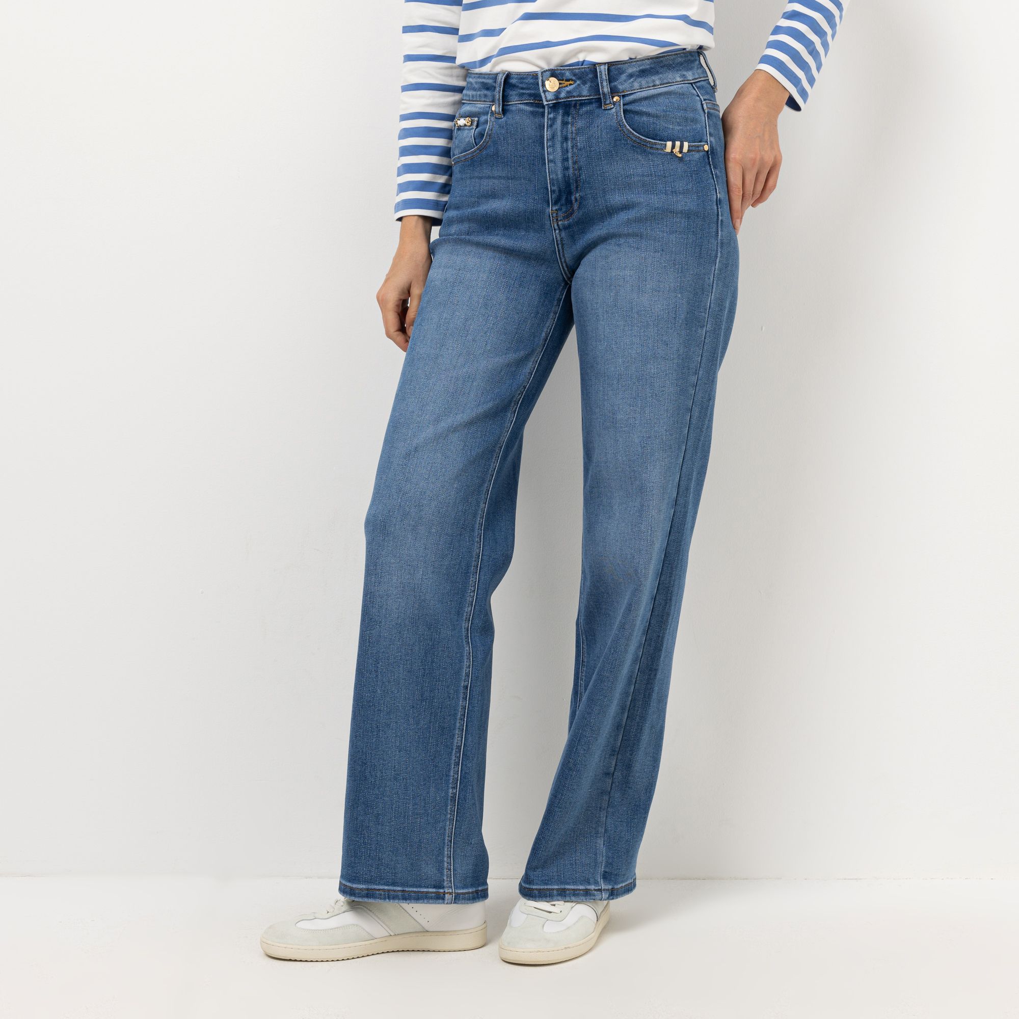 STRANDFEIN Jeanshose lange Form Logo Badge weites Bein