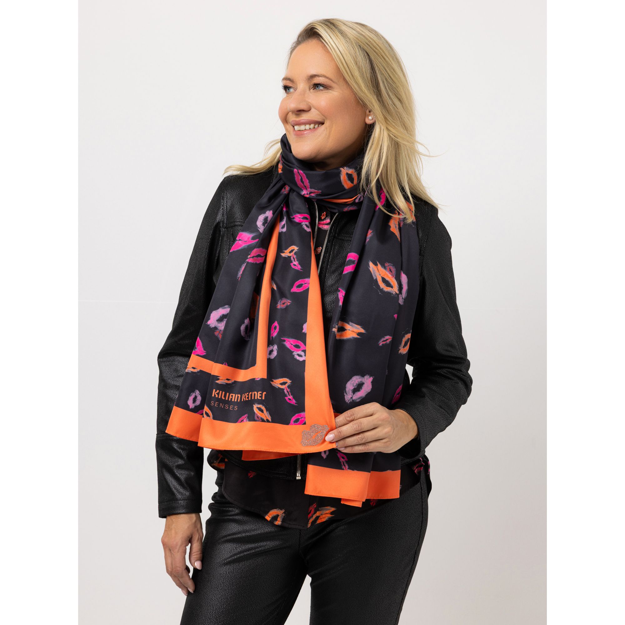 KILIAN KERNER SENSES Tuch, Druckauswahl feiner Twill-Stoff Kussmund-Detail Grösse: ca. 90x190cm