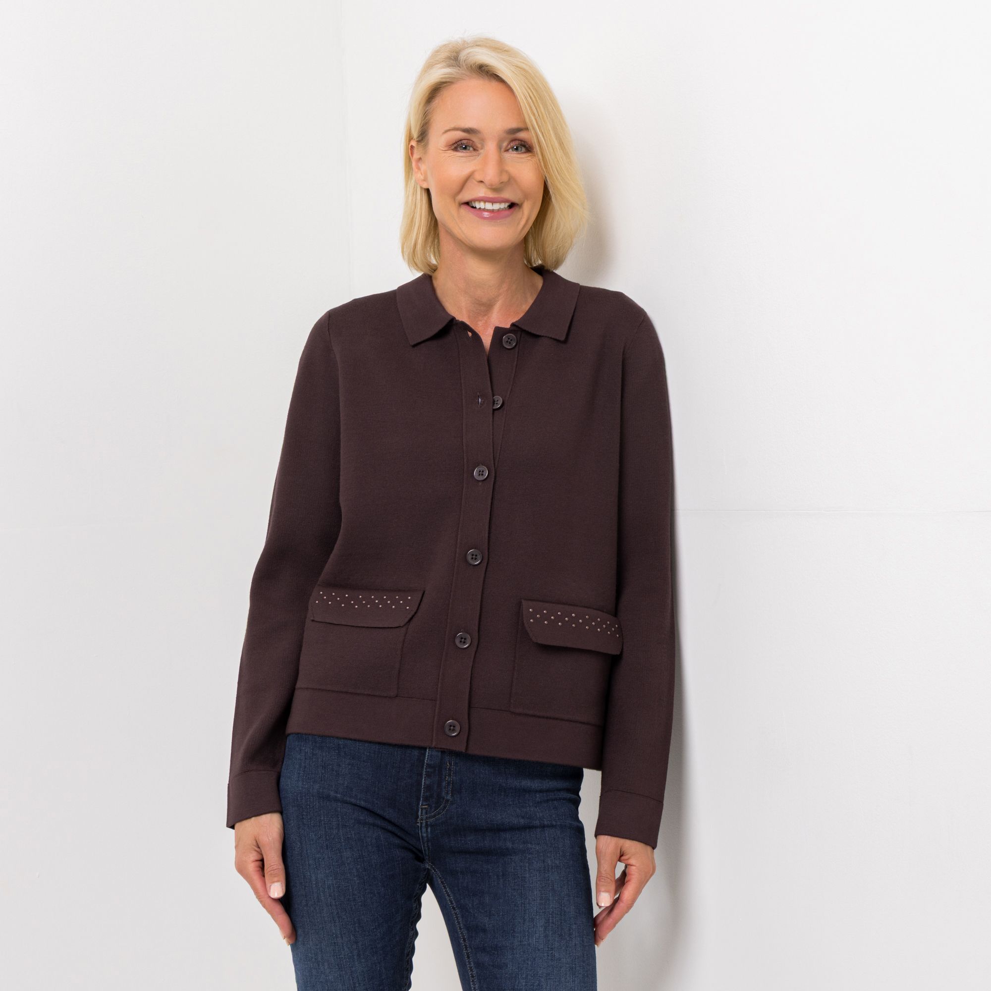 EVA LUTZ Strickjacke aufgesetzte Taschen mit Ziernieten figurumspielend