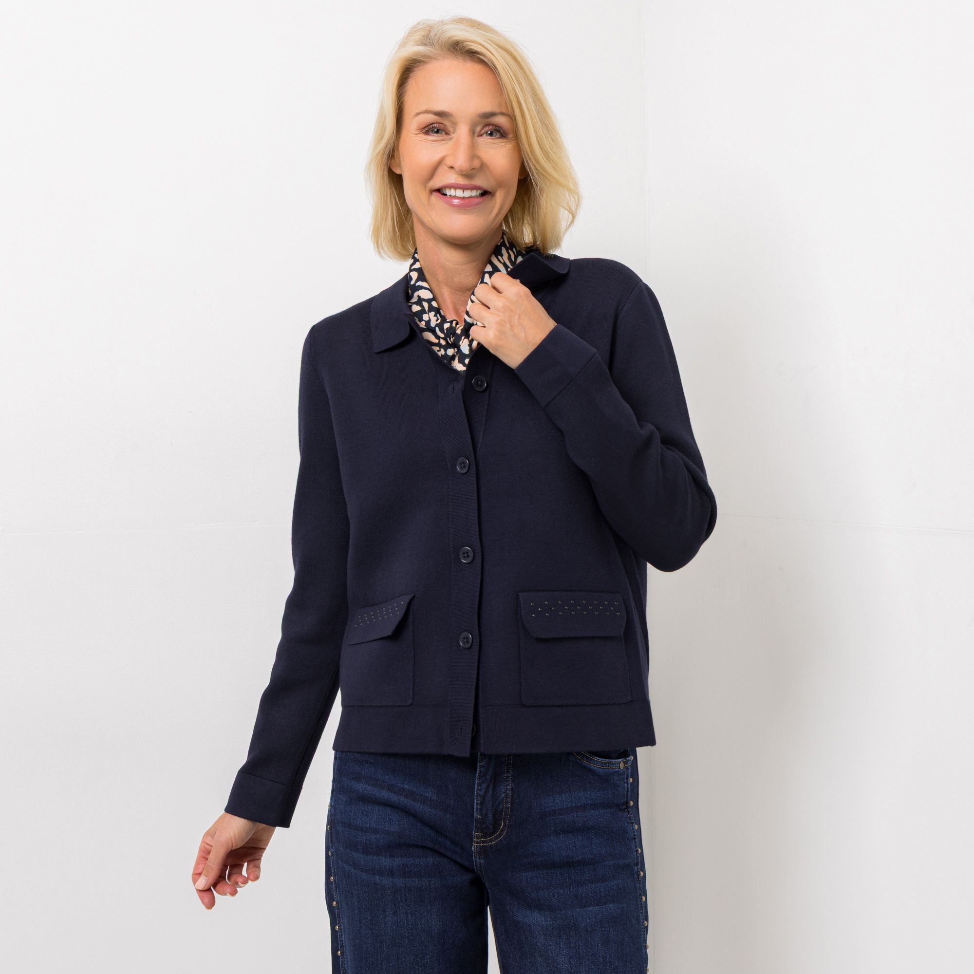 EVA LUTZ Strickjacke aufgesetzte Taschen mit Ziernieten figurumspielend