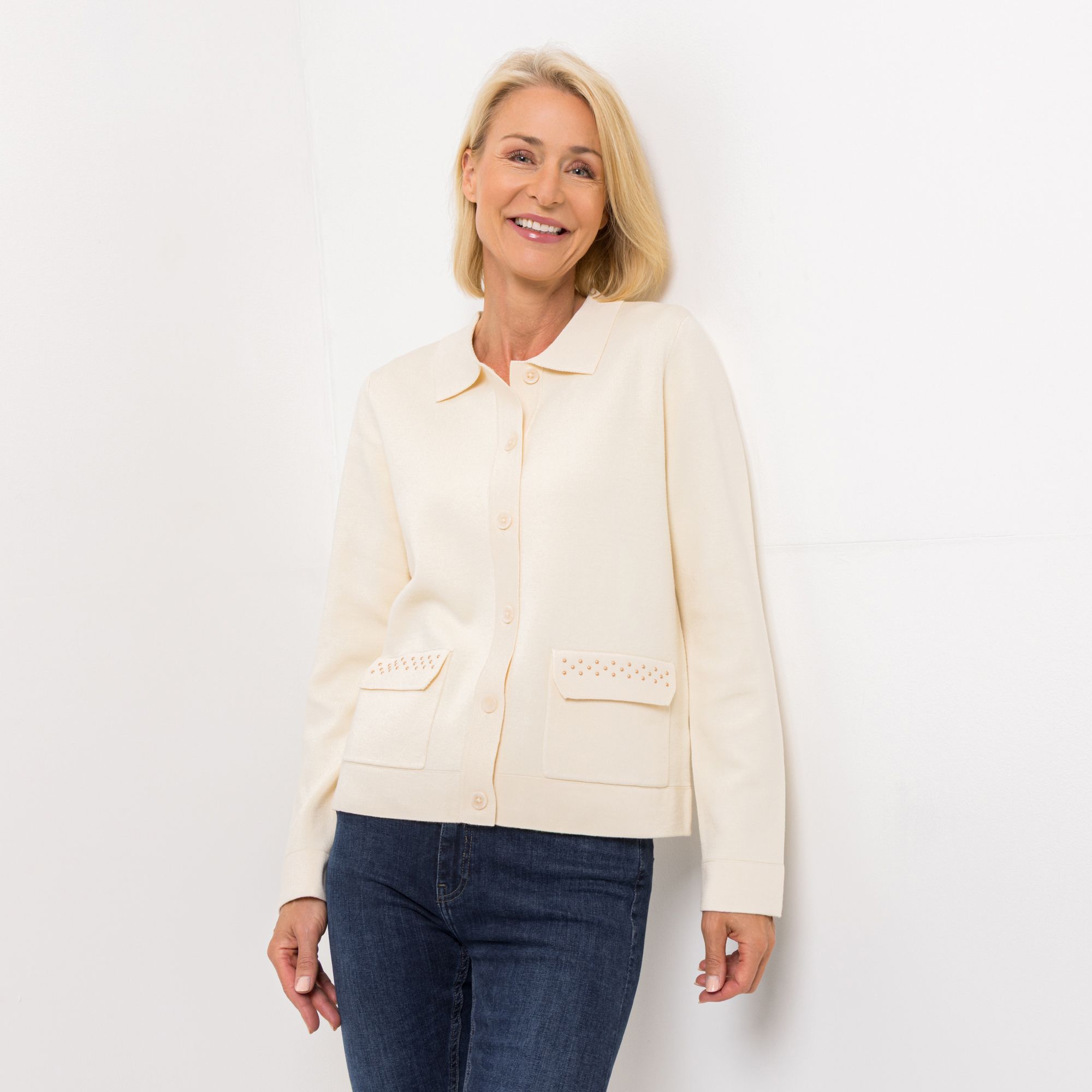 EVA LUTZ Strickjacke aufgesetzte Taschen mit Ziernieten figurumspielend
