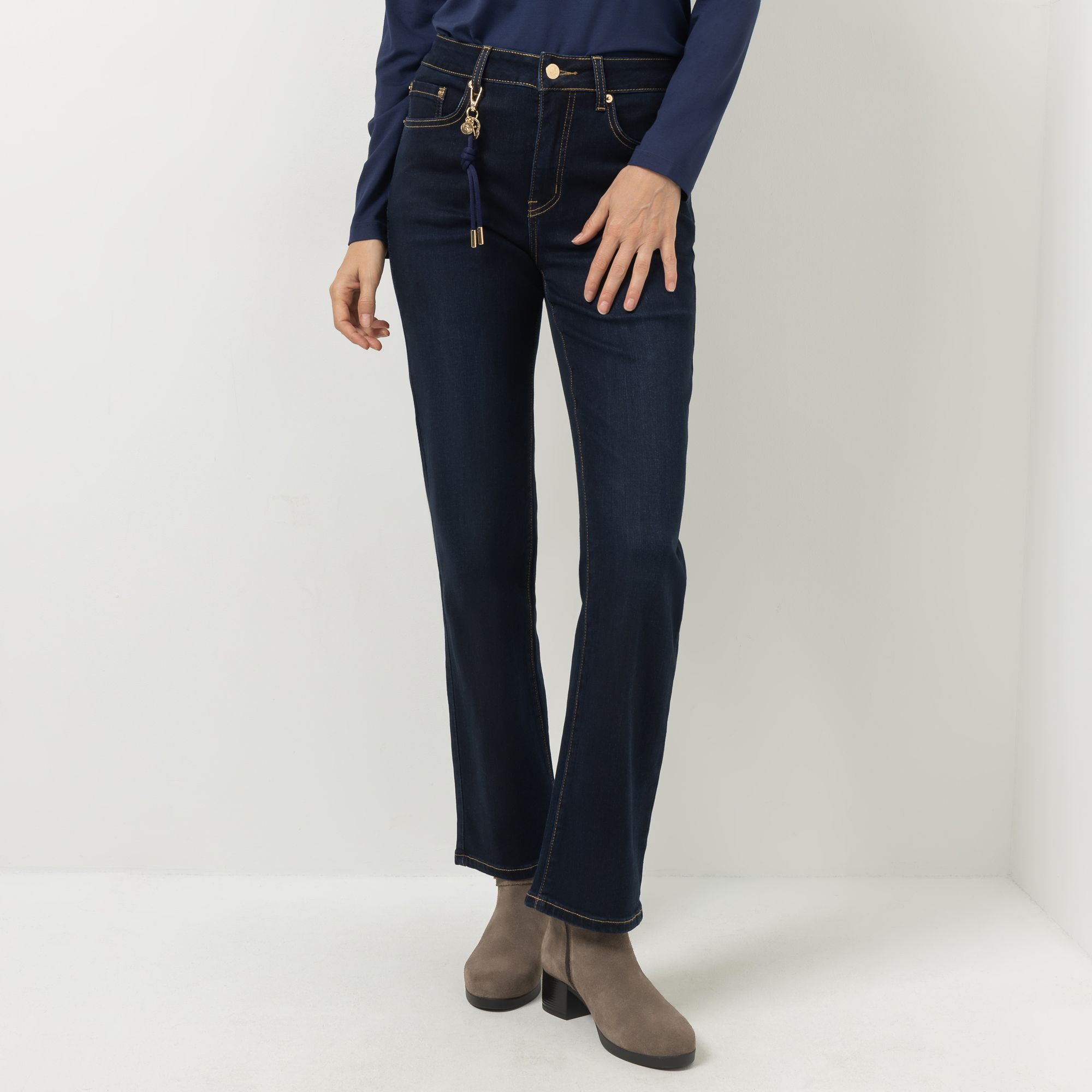 STRANDFEIN Jeanshose, lange Form 5-Pocket-Style mit Schlüsselanhänger gerades Bein