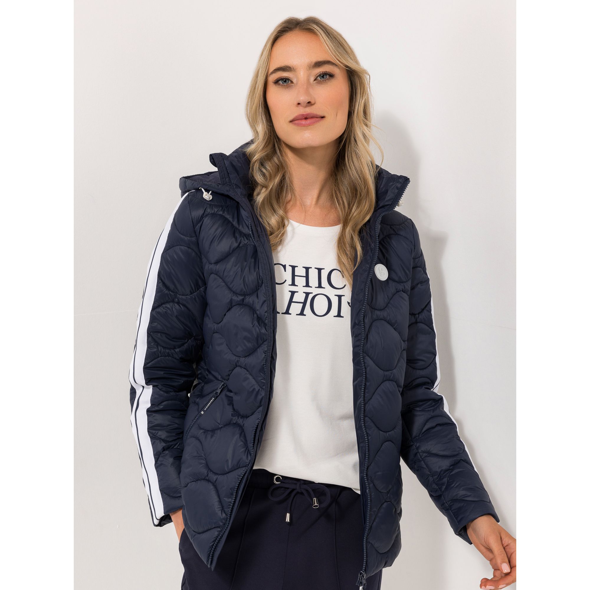 STRANDFEIN Steppjacke abnehmbare Kapuze Wellensteppung figurumspielend