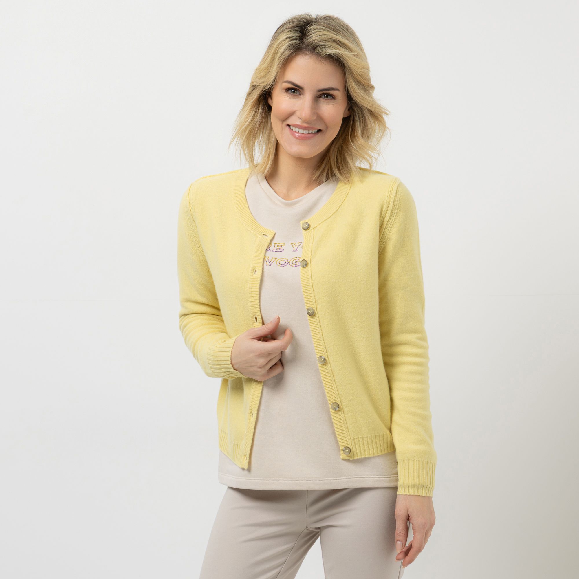 STRANDFEIN Cardigan Rundhalsausschnitt Knopfleiste figurumspielend