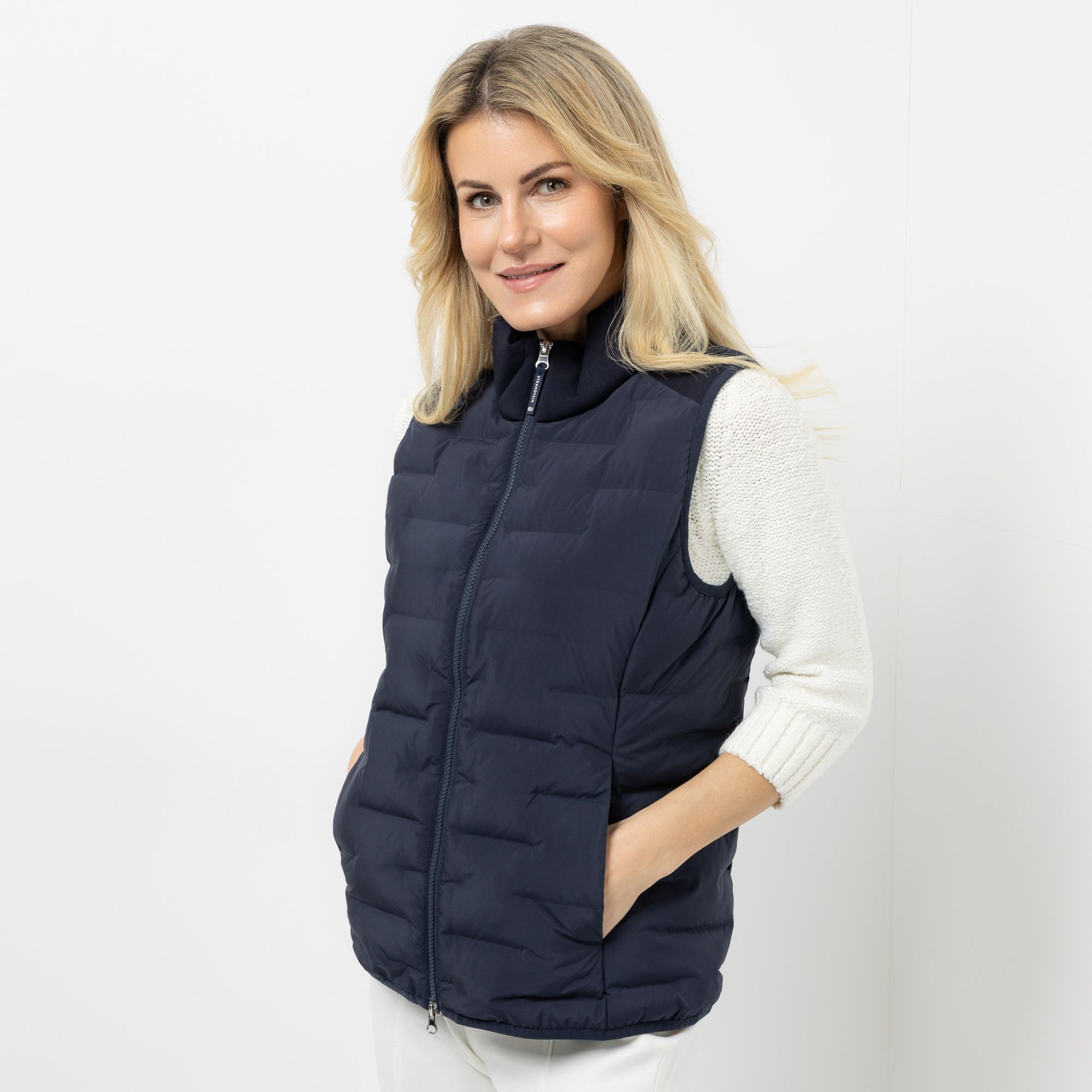 STRANDFEIN Steppweste Stehkragen Logodruck figurumspielend