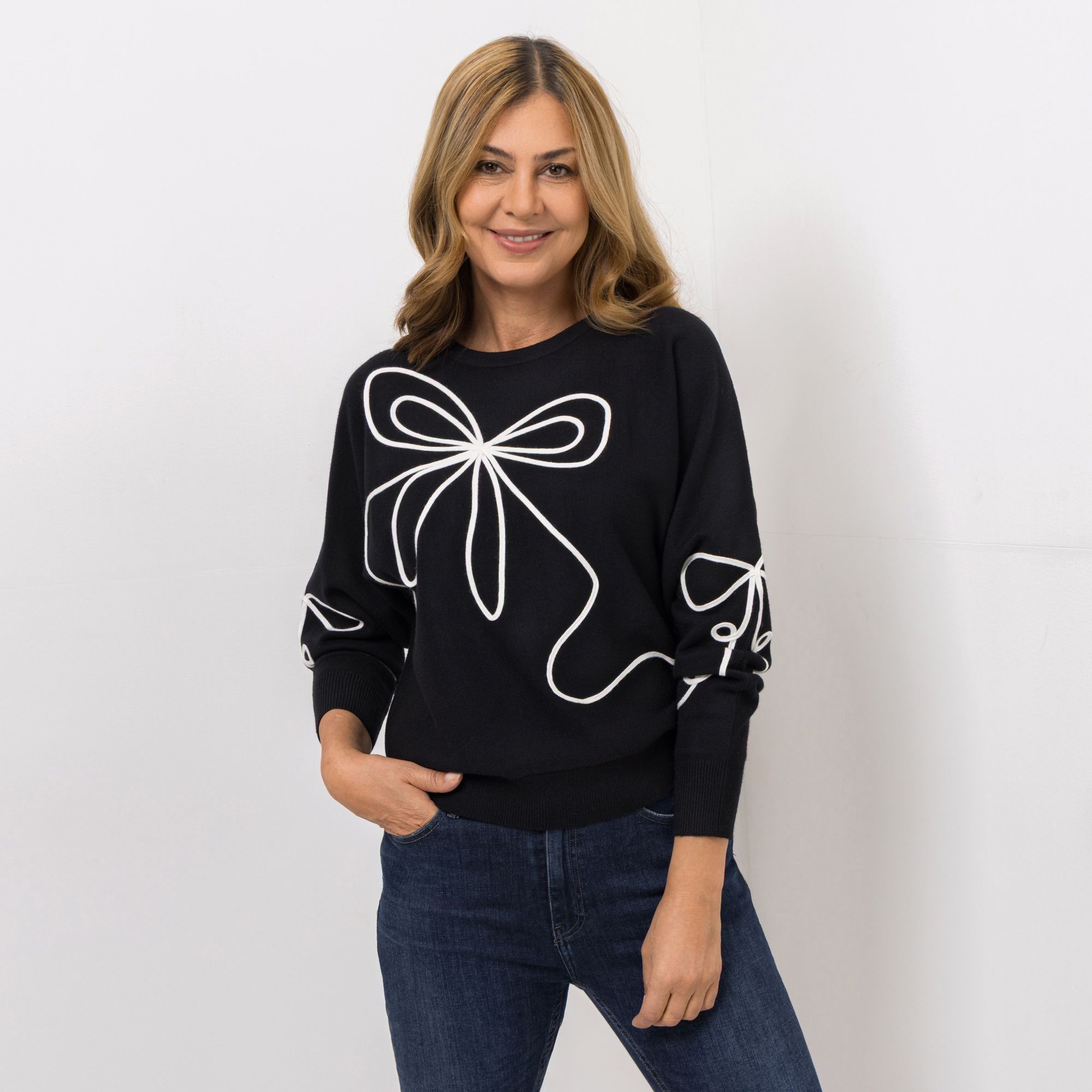 EVA LUTZ Pullover Rundhalsausschnitt Schleifen-Stickerei figurumspielend