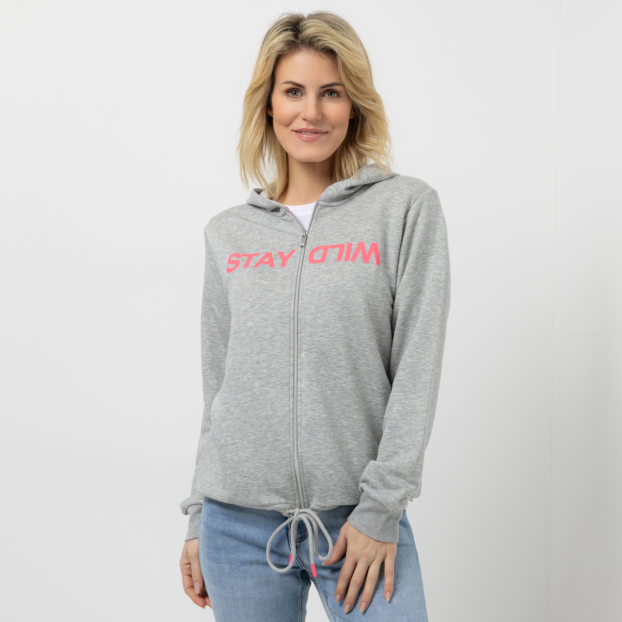 STRANDFEIN Sweatjacke mit Kapuze platzierter Druck figurumspielend