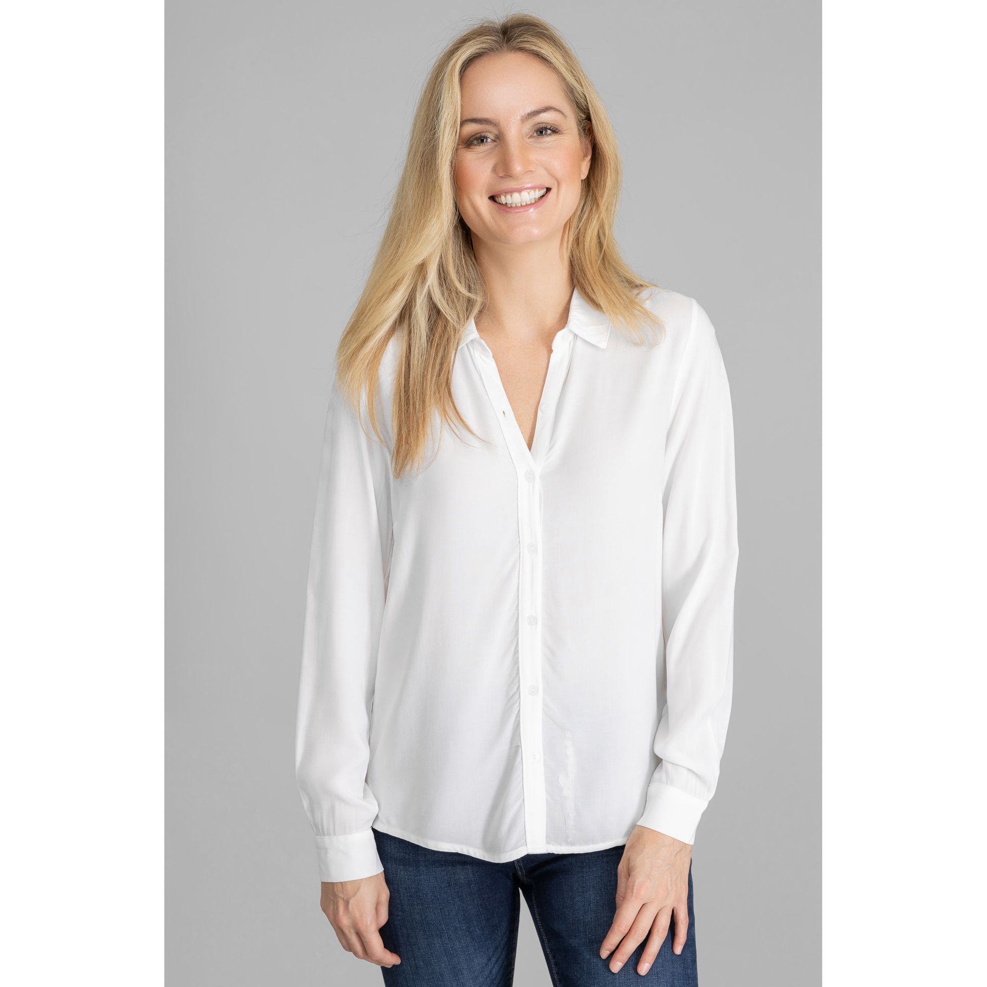 STUDIO UNIQUE® Longbluse, 1/1 Arm Knopfleiste aus ECOVERO™ Viskose figurumspielend