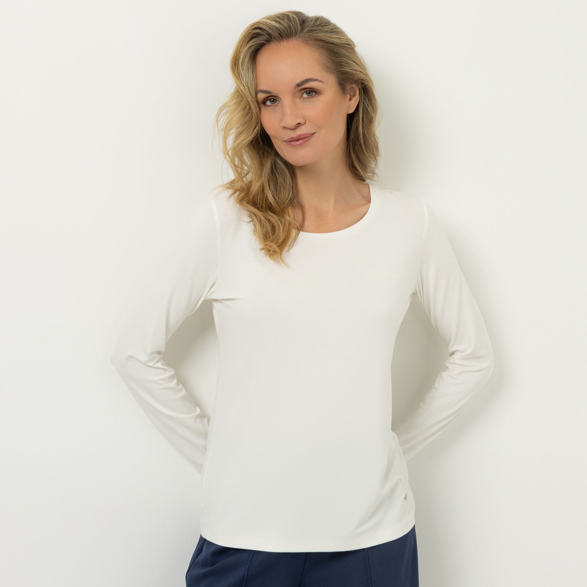 STRANDFEIN Shirt, Langarm Rundhalsausschnitt mit ECOVERO Viskose figurumspielen