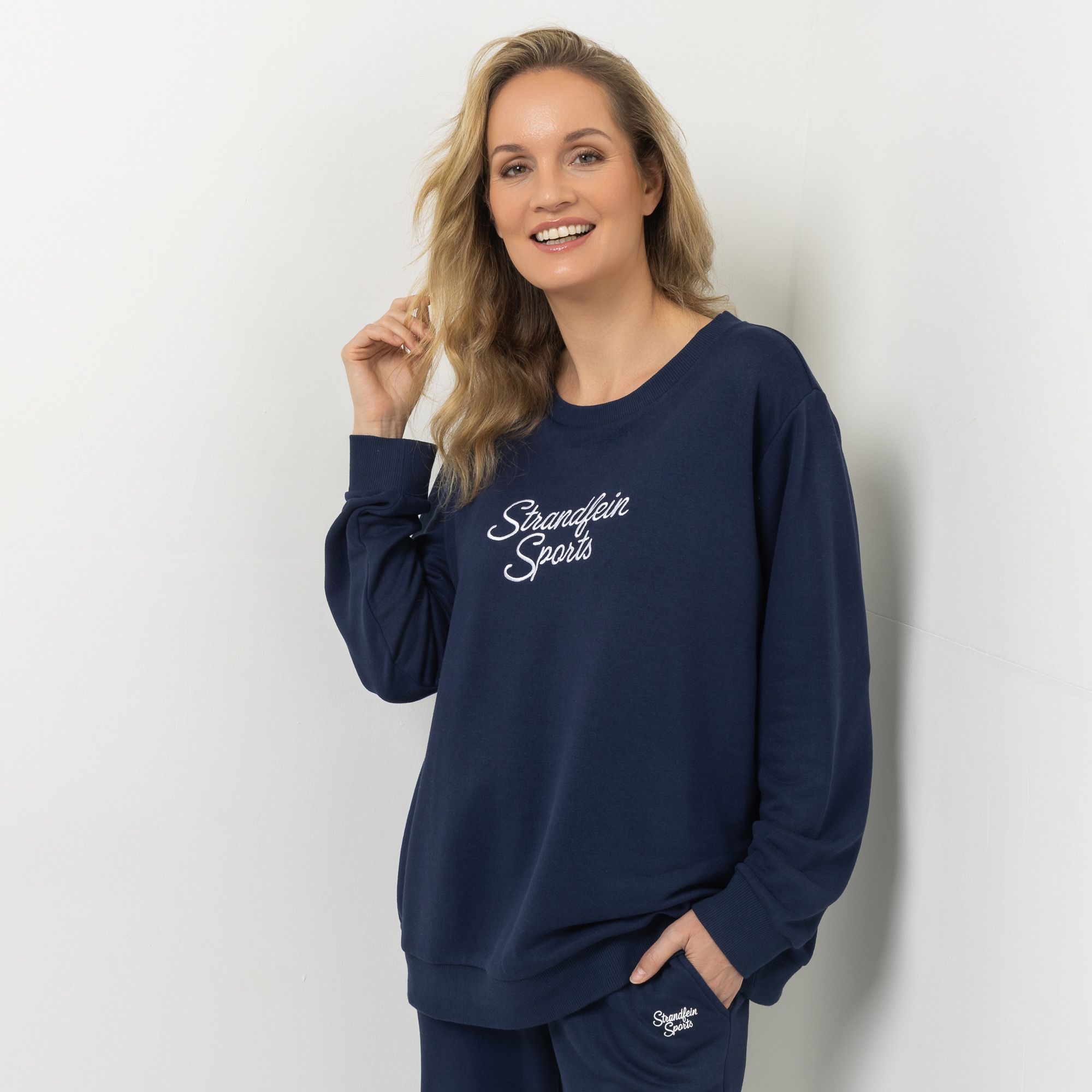 STRANDFEIN Sweatshirt Rundhalsausschnitt Stickerei figurumspielend