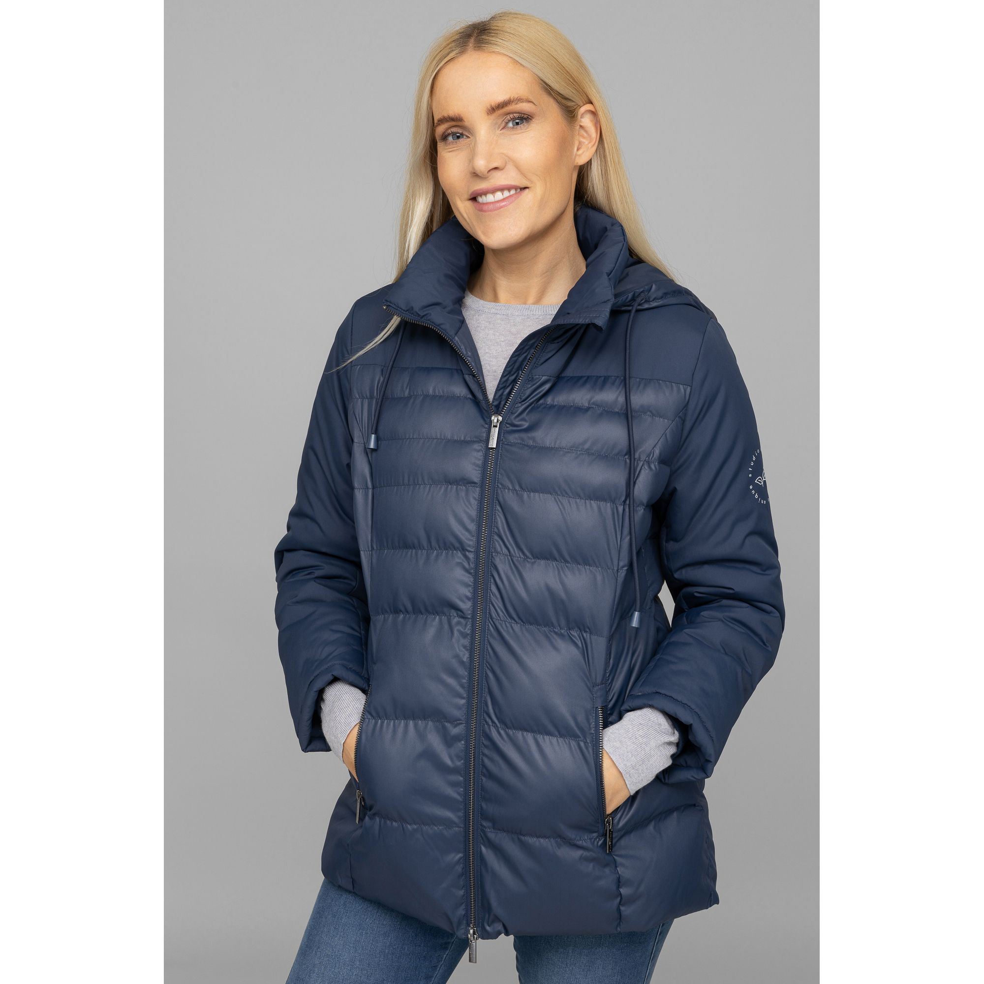 STUDIO UNIQUE® Steppjacke 1/1-Arm abnehmbarer Kapuze 100% recycelt figurumspielend