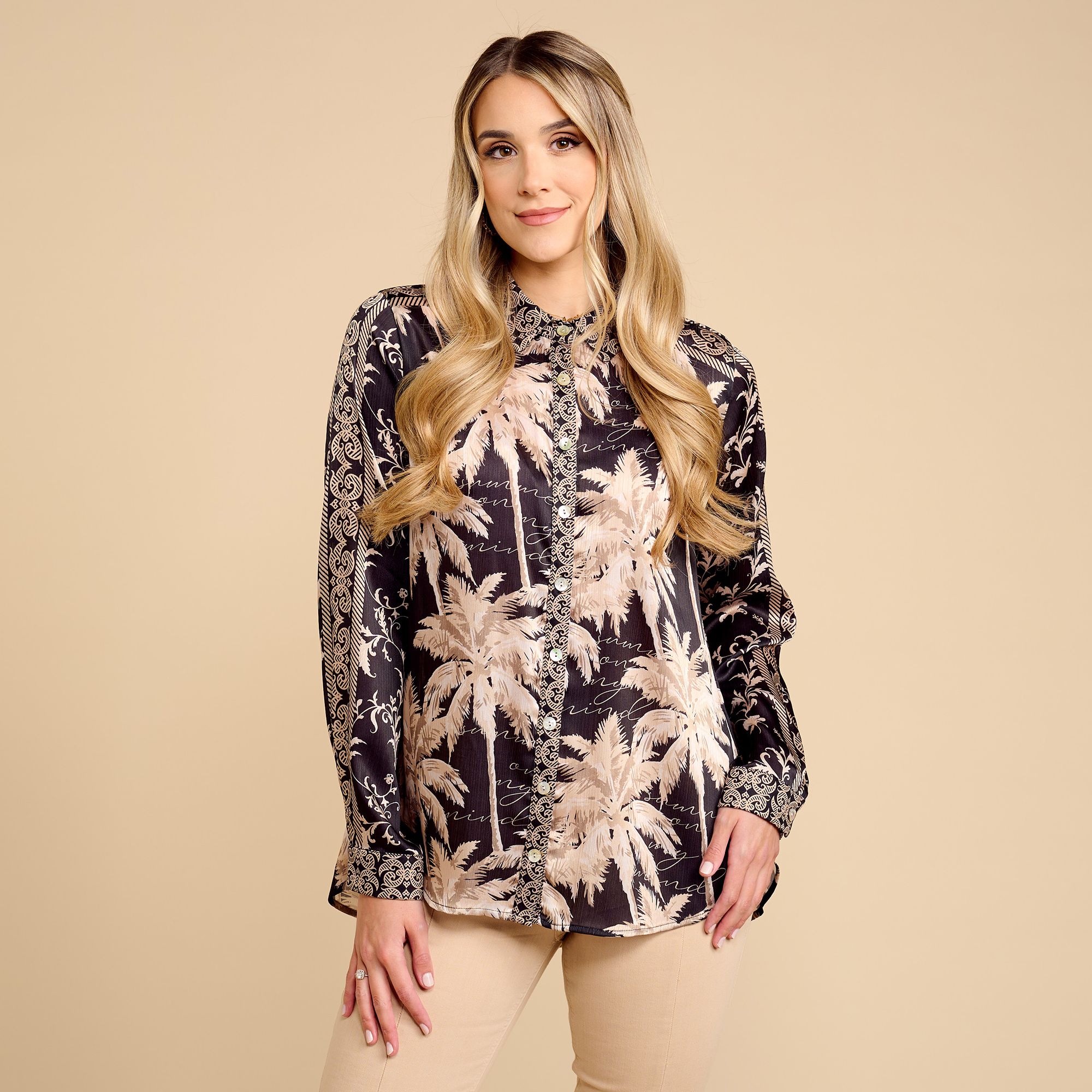 SCHIFFHAUER MUNICH® Bluse Knopfleiste Logoknöpfe figurumspielend