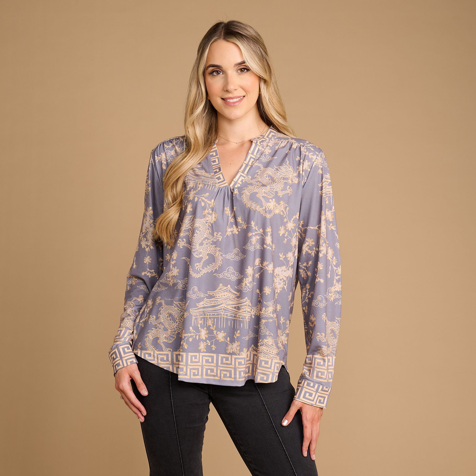 SCHIFFHAUER MUNICH® Blusenshirt Asia Serafino-Ausschnitt Allover Druck figurumspielend