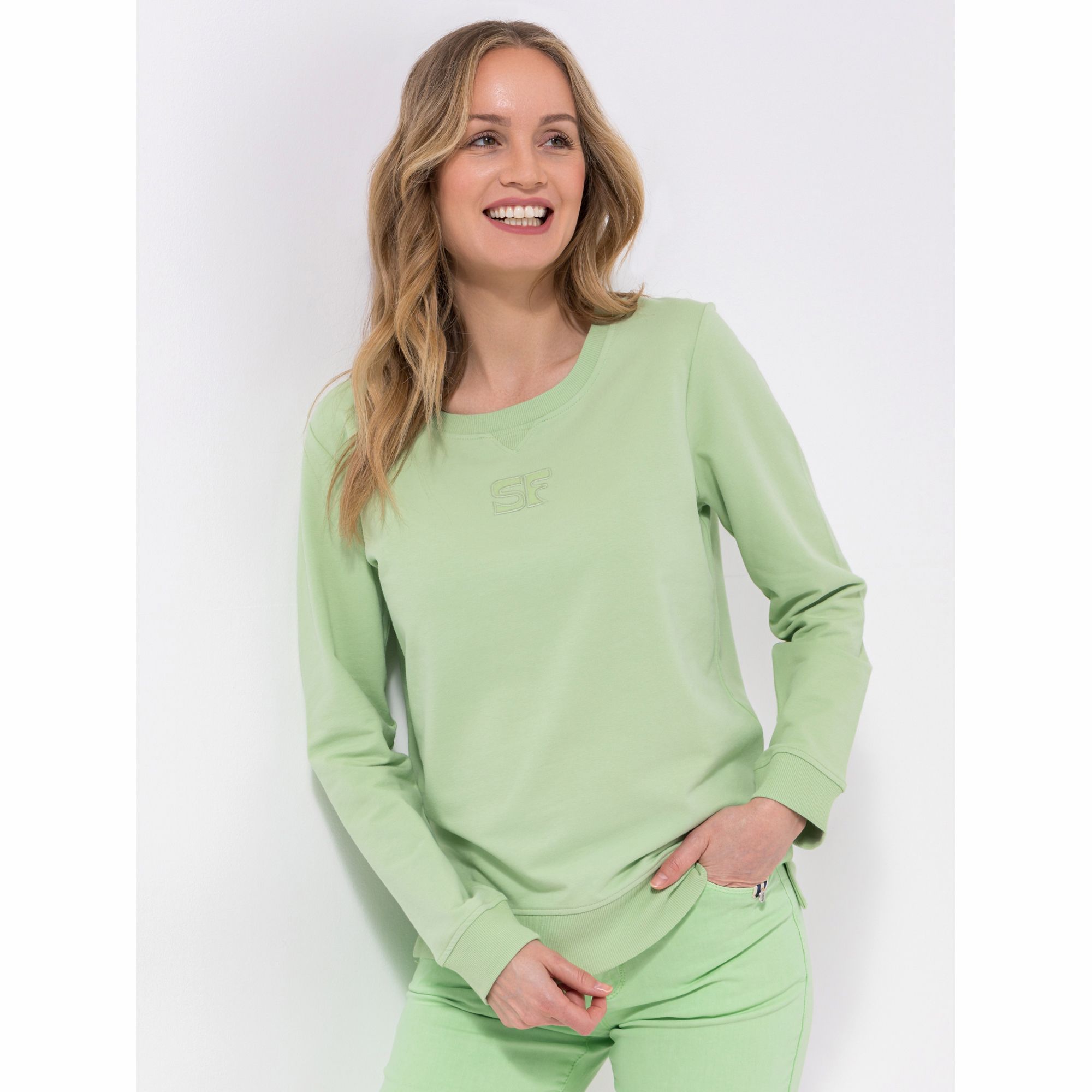 STRANDFEIN Sweatshirt Rundhalsausschnitt Logo-Applikation figurumspielend