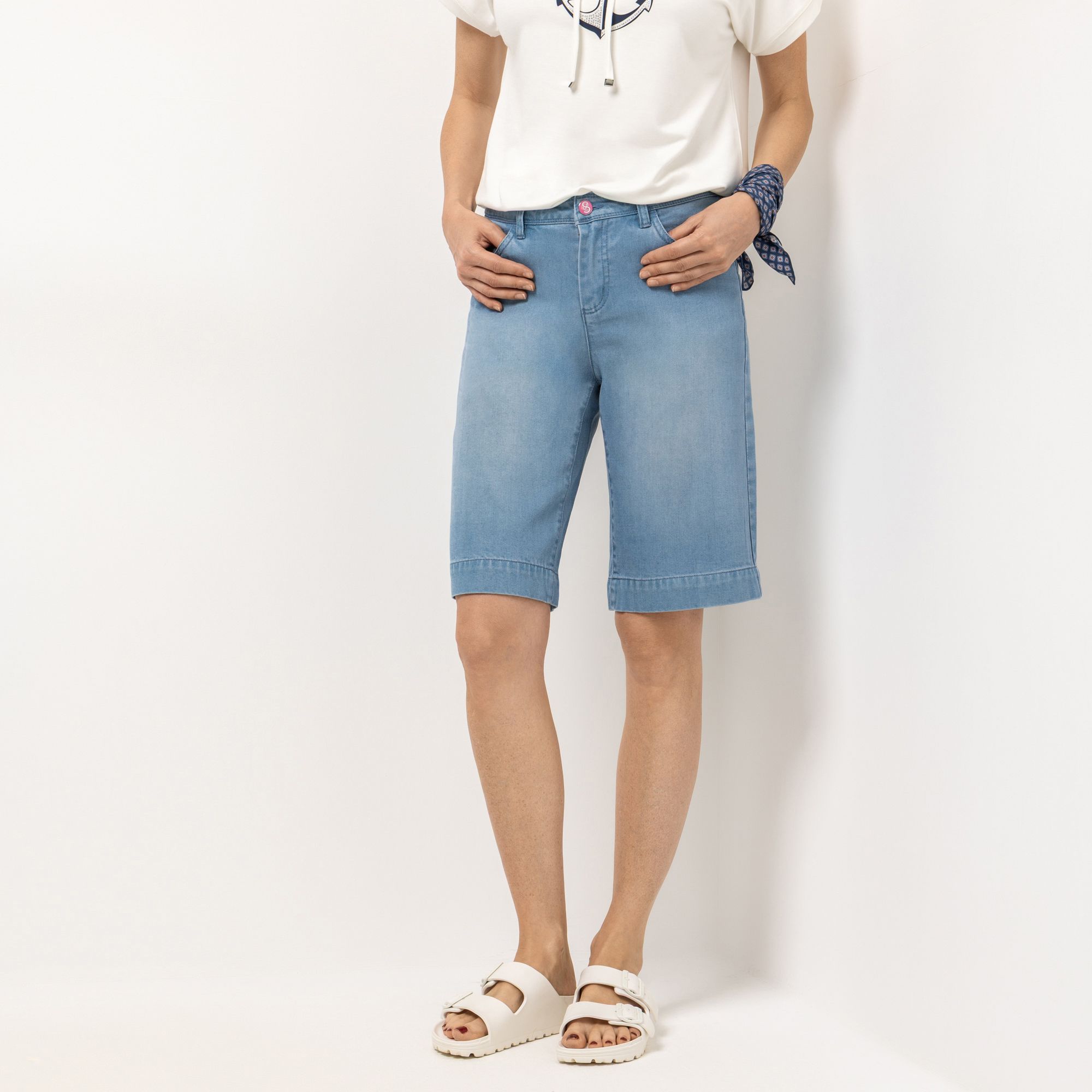 STRANDFEIN Jeansbermuda 5-Pocket-Style Logoelemente gerades Bein