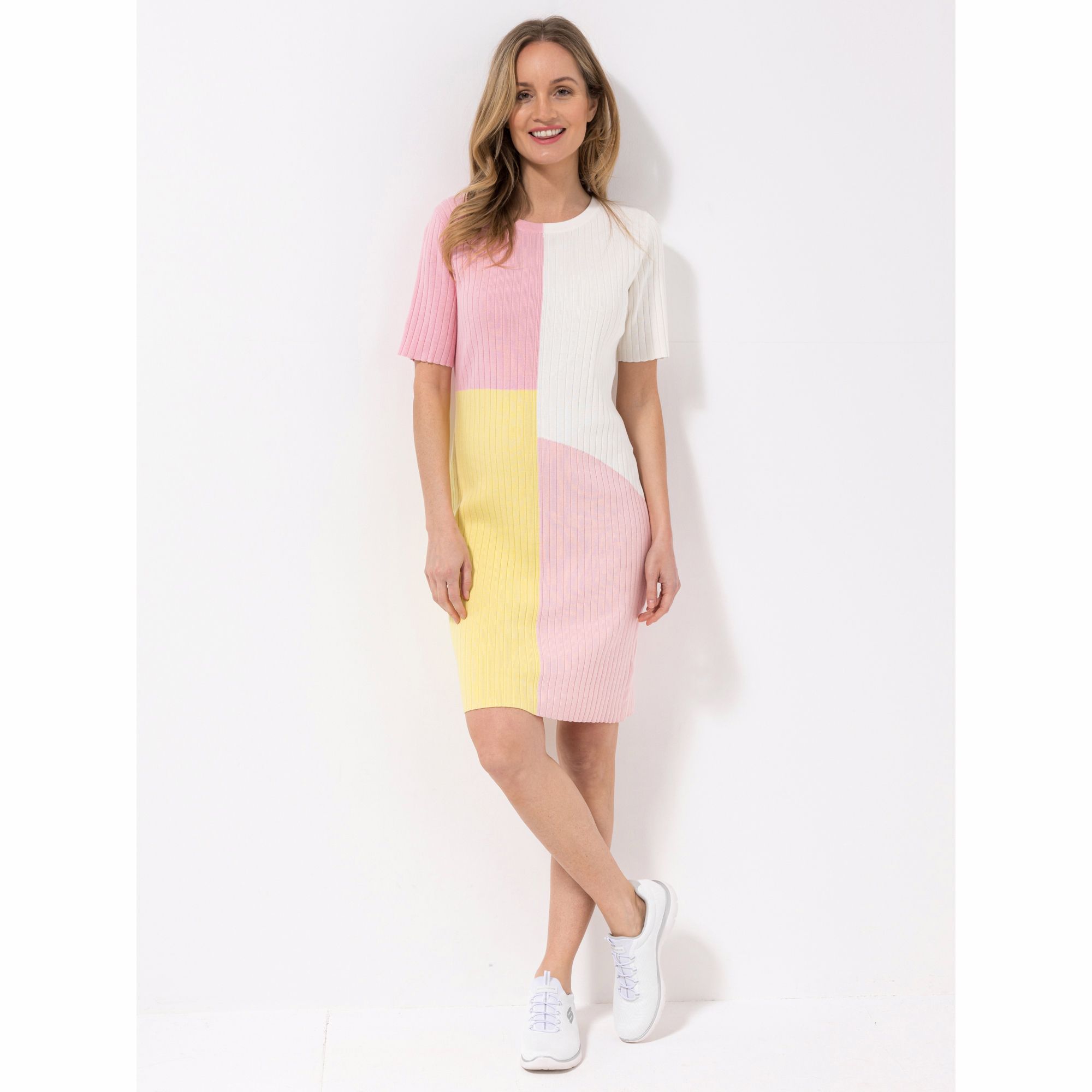 ICONIC by Marina Hoermanseder Strickkleid Rippenstrick figurumspielend
