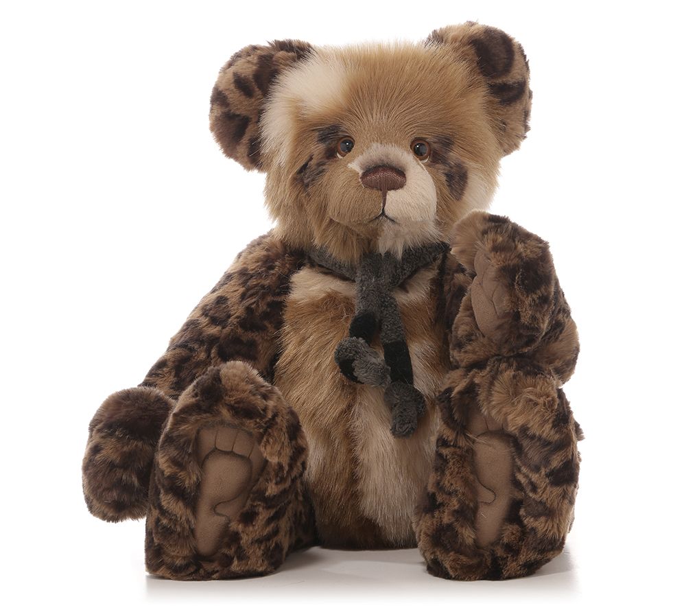 CHARLIE BEARS® Plüsch Bär Chit Chat mit Halsband H. ca. 53cm - QVC.de