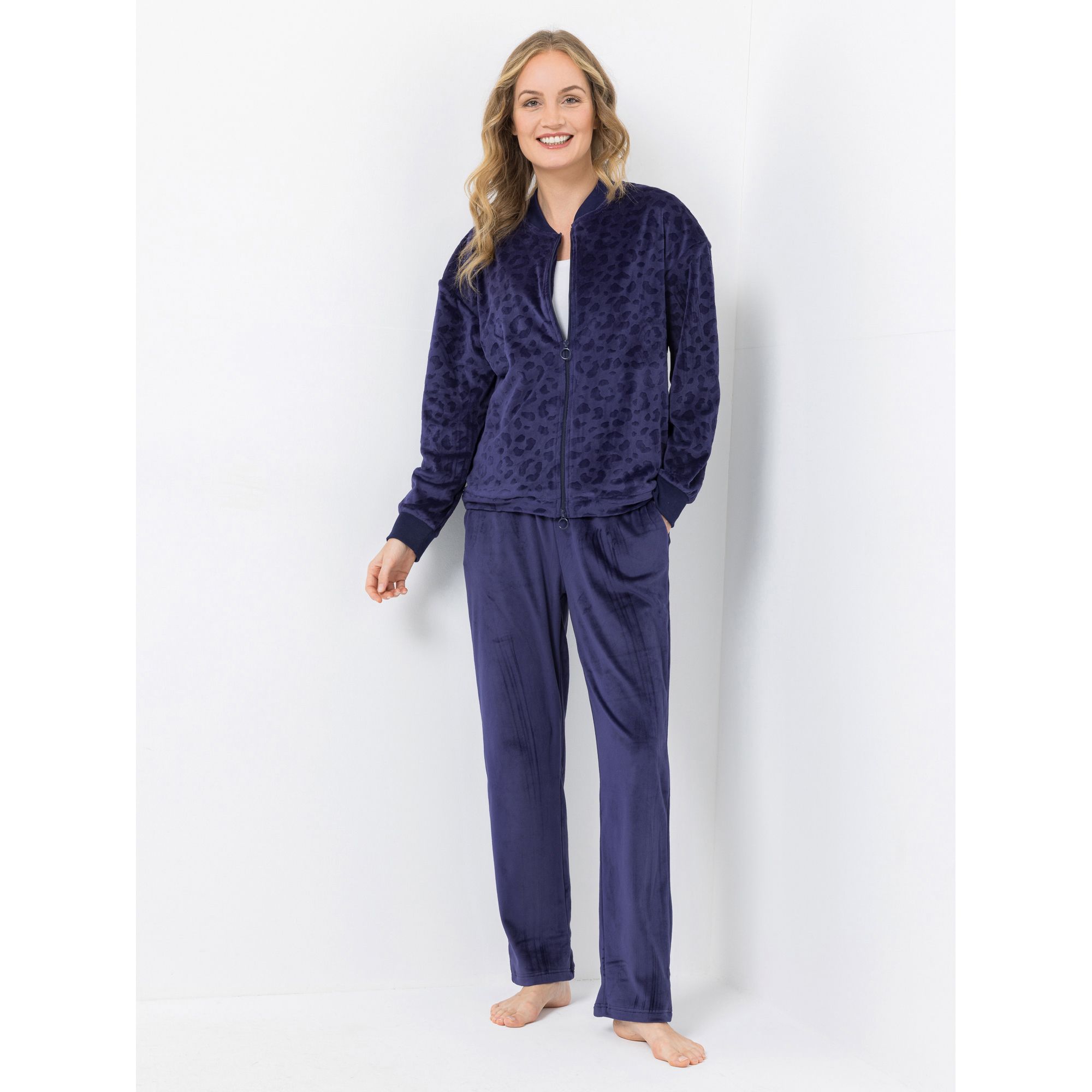 MONT CHALET Damen-Hausanzug, 2tlg Jacke mit Leo-Prägung Hose uni Mikrofaser Samtfell