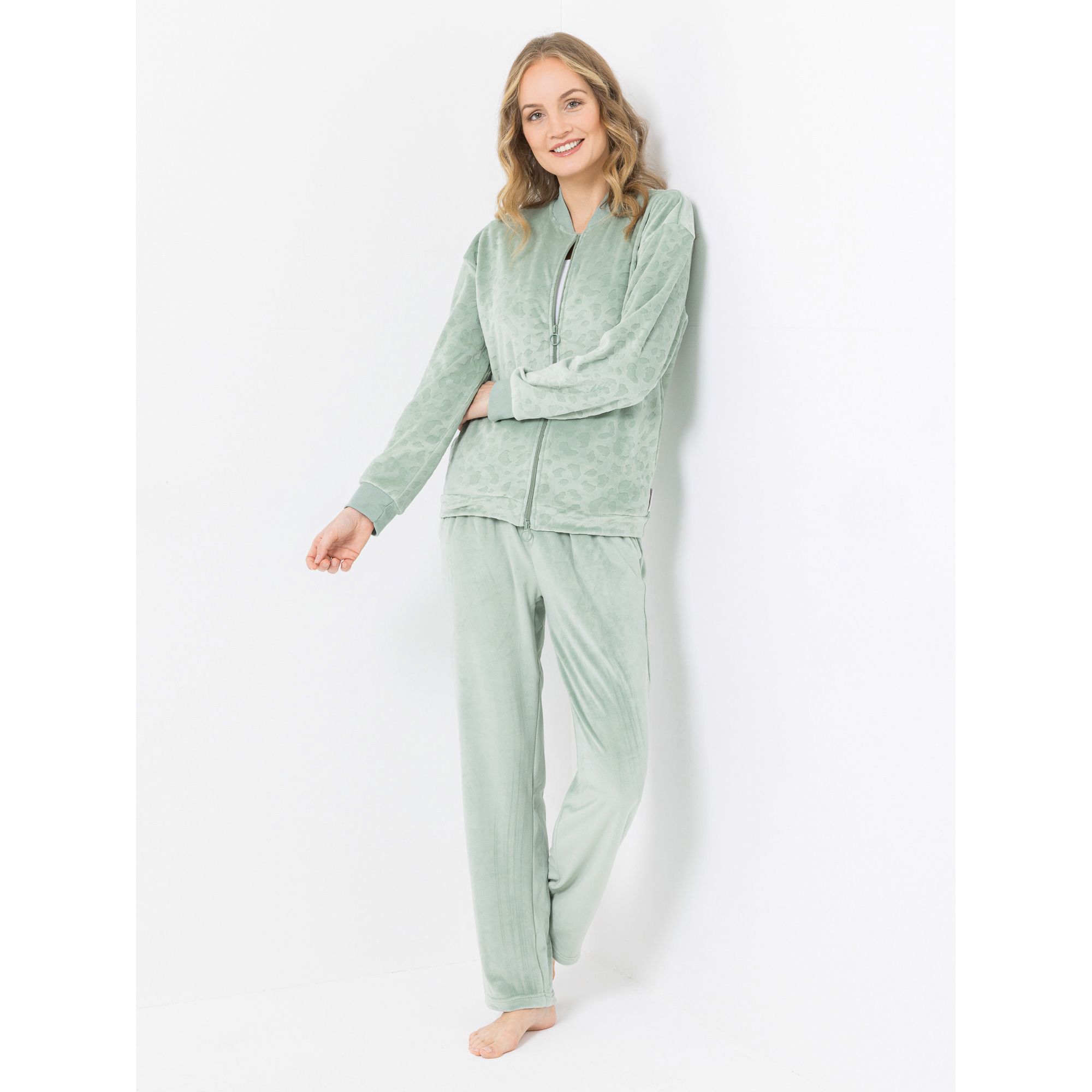 MONT CHALET Damen-Hausanzug, 2tlg Jacke mit Leo-Prägung Hose uni Mikrofaser Samtfell