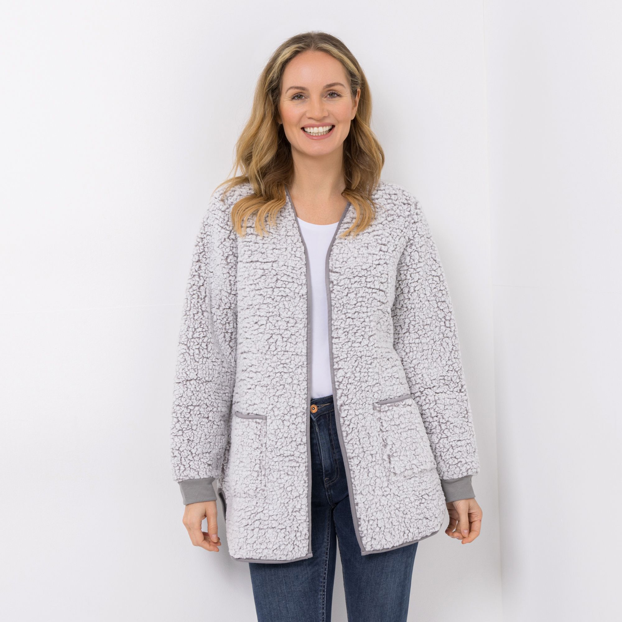 MONT CHALET Homewear-Cardigan Designauswahl Schäfchenfell aufgesetzte Taschen