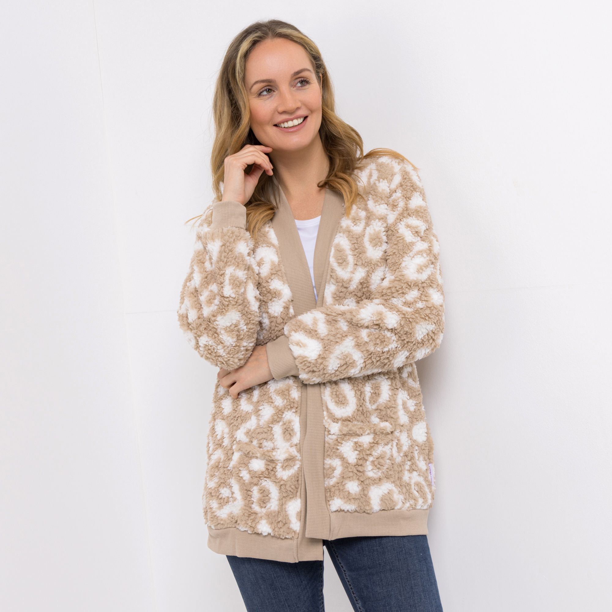 MONT CHALET Homewear-Cardigan Designauswahl Schäfchenfell aufgesetzte Taschen