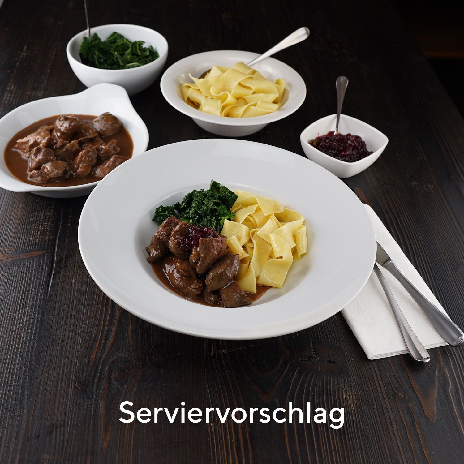 TANNENGLÜCK Wildschweingulasch mit Rotwein &amp; winterlichen Gewürzen ...