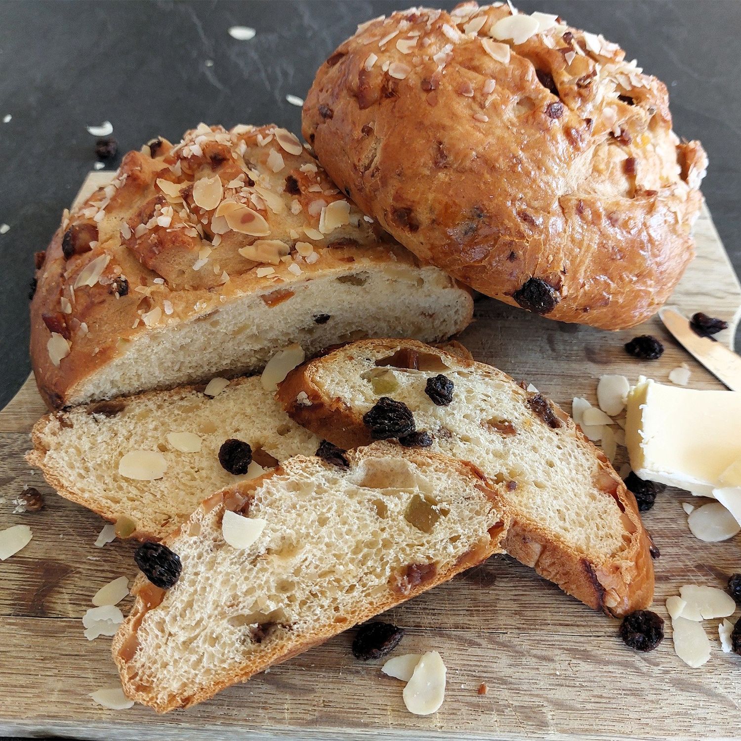 BÄCKEREI DREHER Sonntagsbrot fein-süßes Hefegebäck mit Mandeln & Rosinen Inhalt 2x 400g