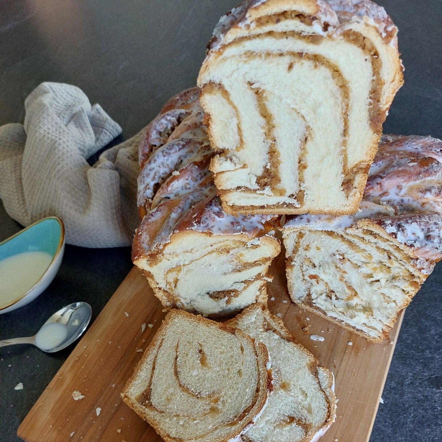BÄCKEREI DREHER Nussstollen mit Haselnüsse Inhalt 2x 850g