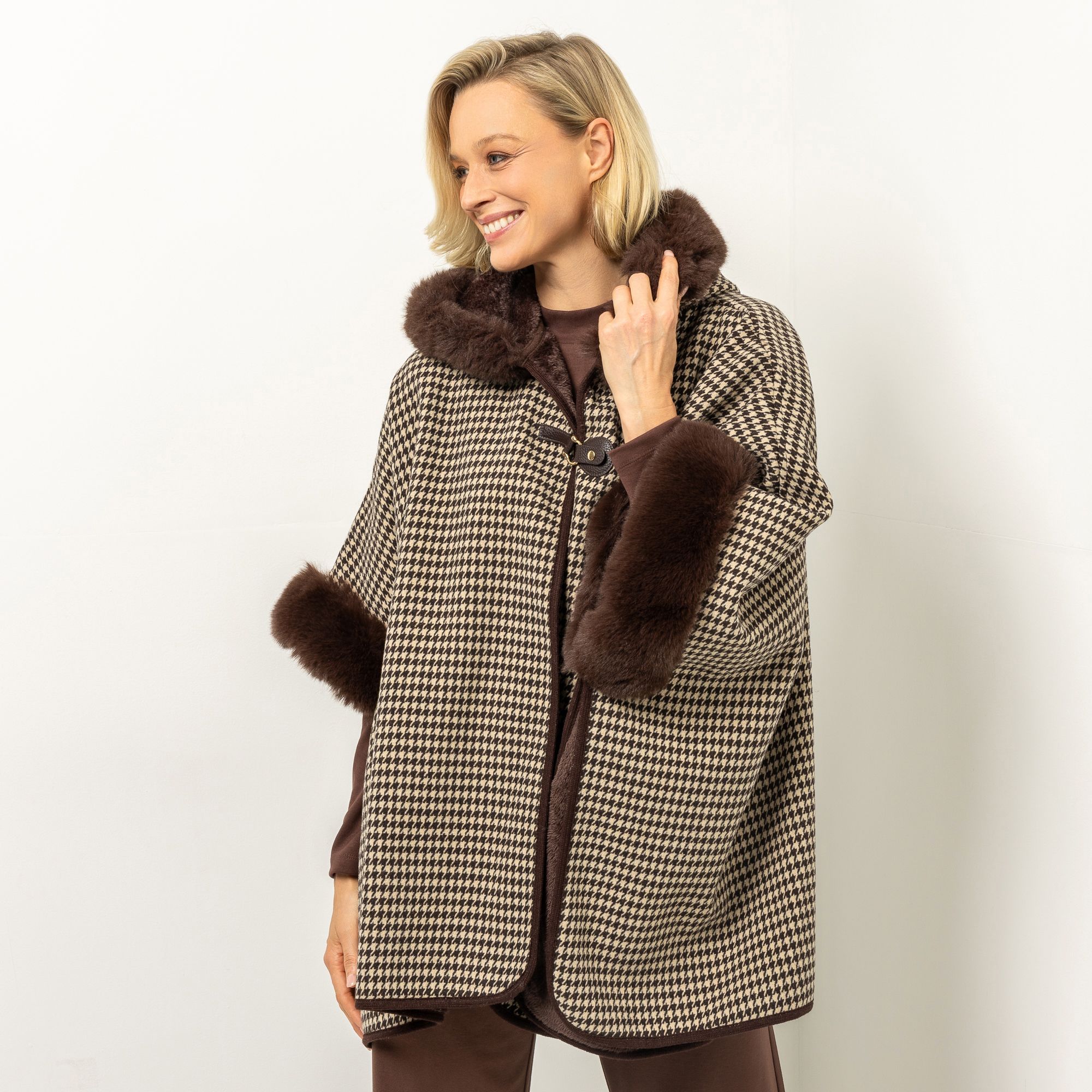 B-Ware VIA MILANO Cape Webpelz-Details offene Front