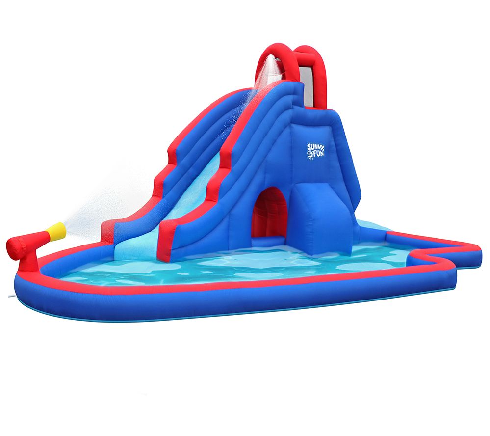 Sunny & Fun Inflatable Water Park w/ Slide & Wa ter Gun