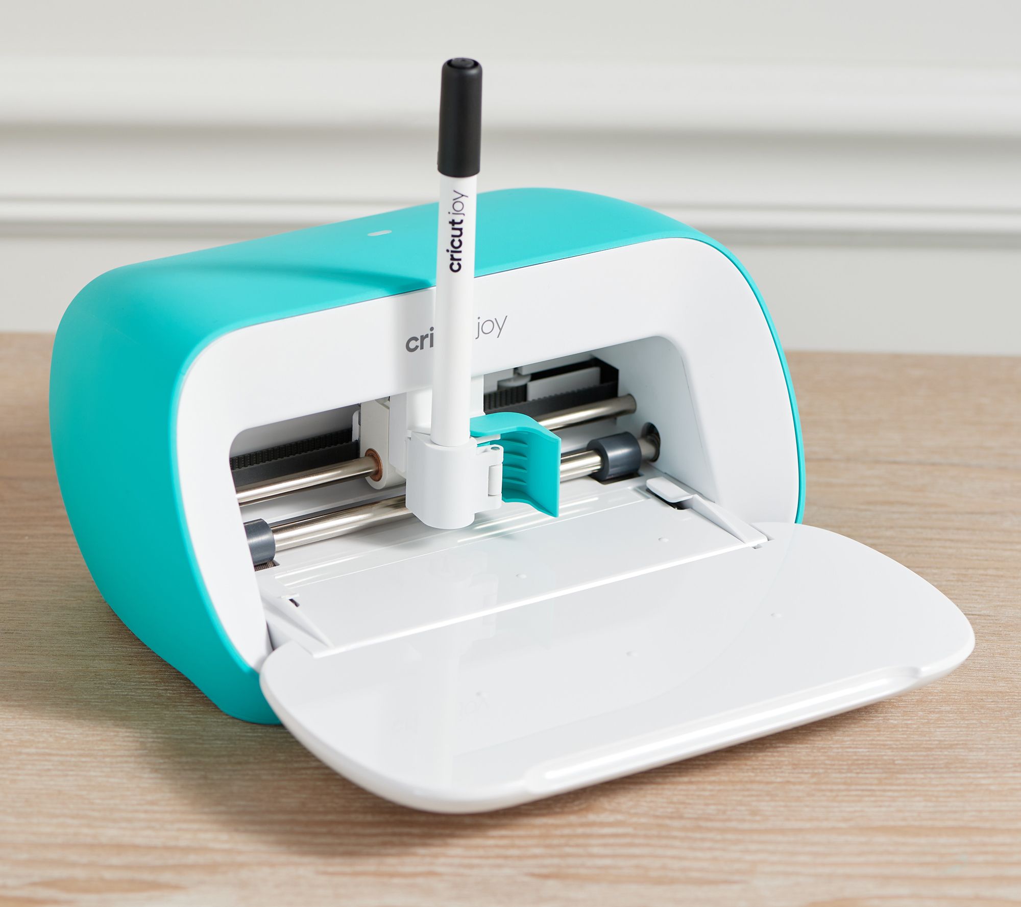 Cricut Joy Smart Cutting Machine with Smart Materials and Pens Set 