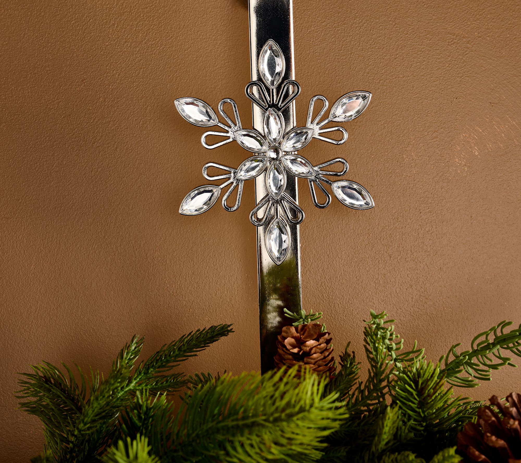 Primrose Hill Decorative Metallic Snowflake Wreath Holder