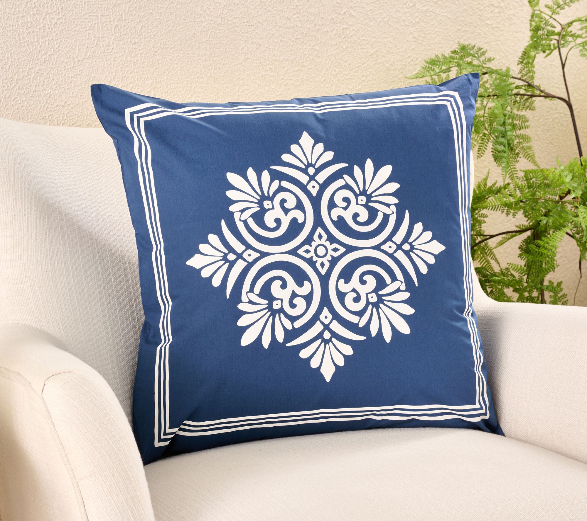 Northern Nights Signature Medallion 20x20 Dec Pillow