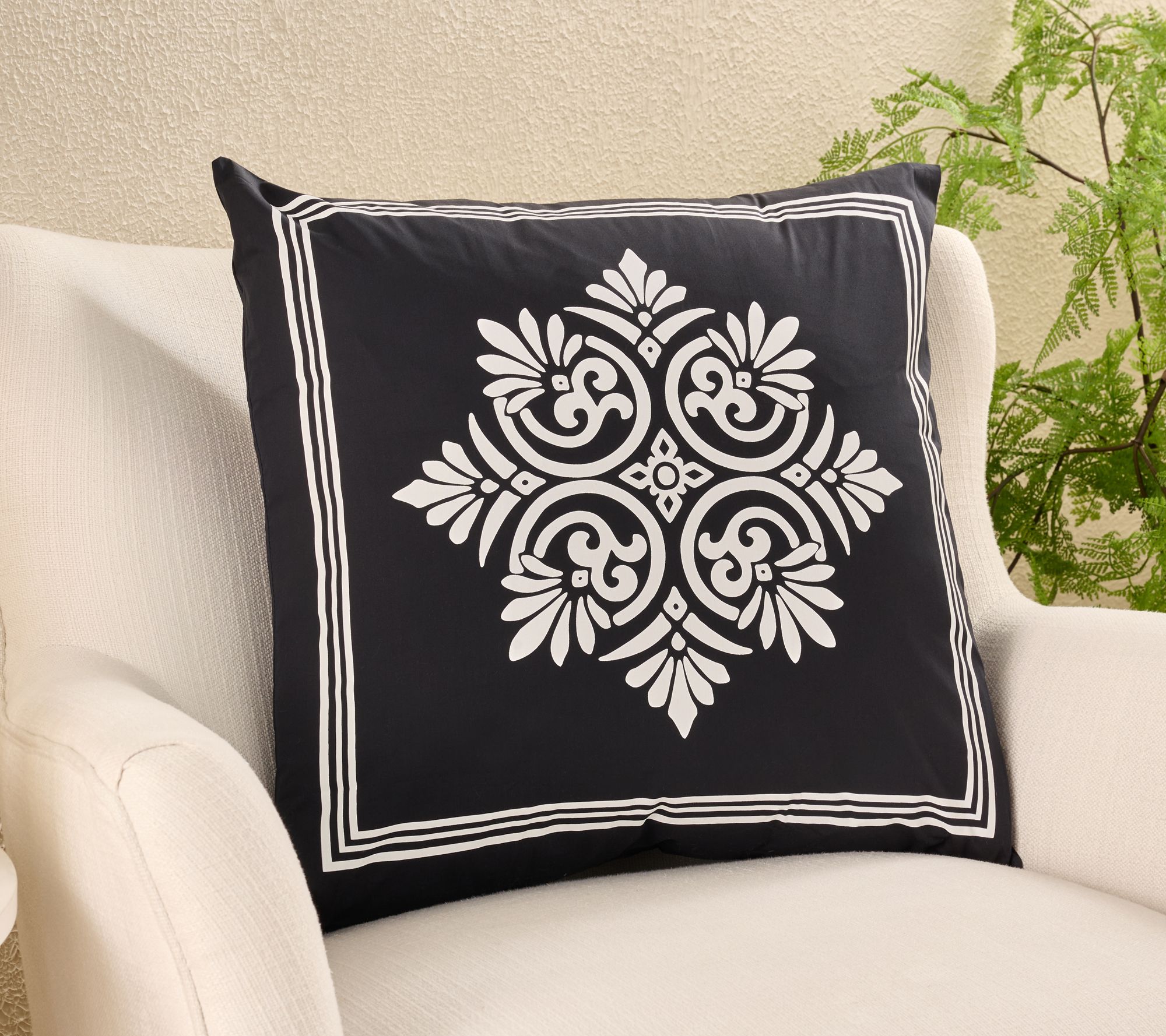 Northern Nights Signature Medallion 20x20 Dec Pillow