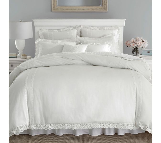 Laura Ashley An nabella White F ull Queen Comfo rter Sham Set