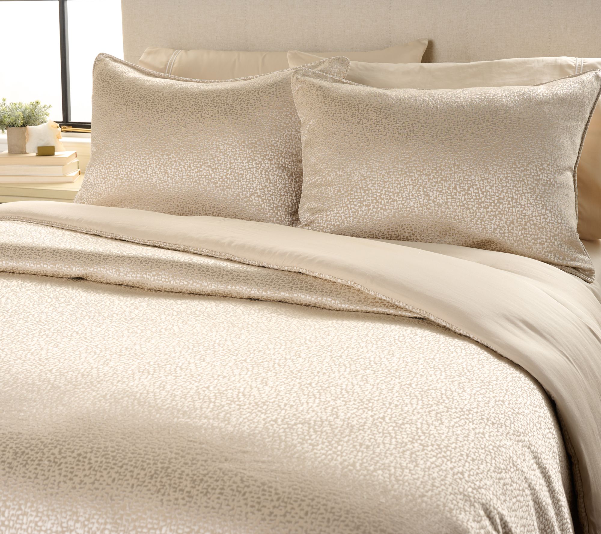 Northern Nights Signature Shiny Jacquard King Comforter Set