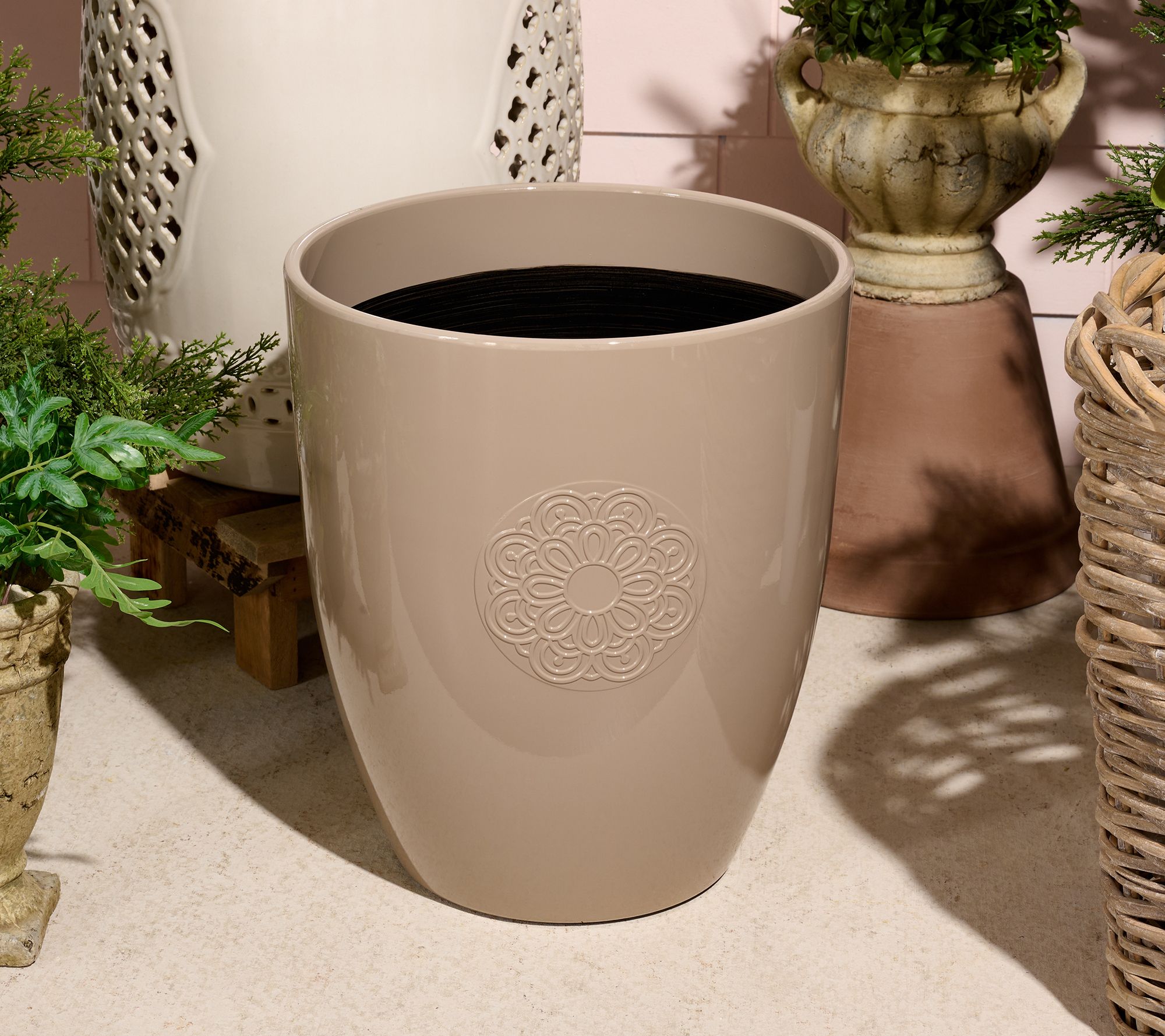 Wicker Park 14" Decorative Round Planter