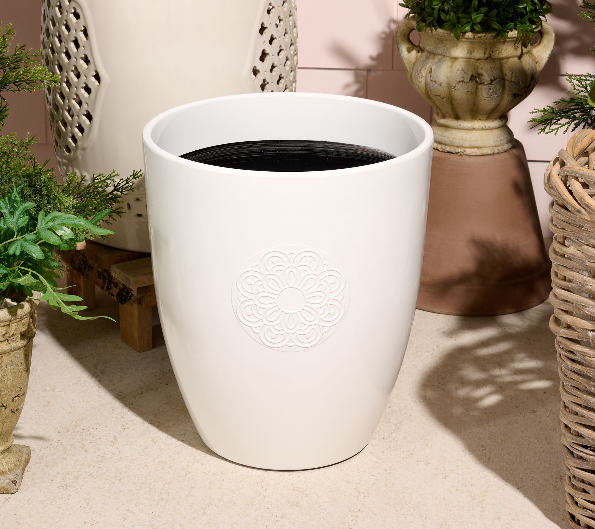 Wicker Park 14" Decorative Round Planter