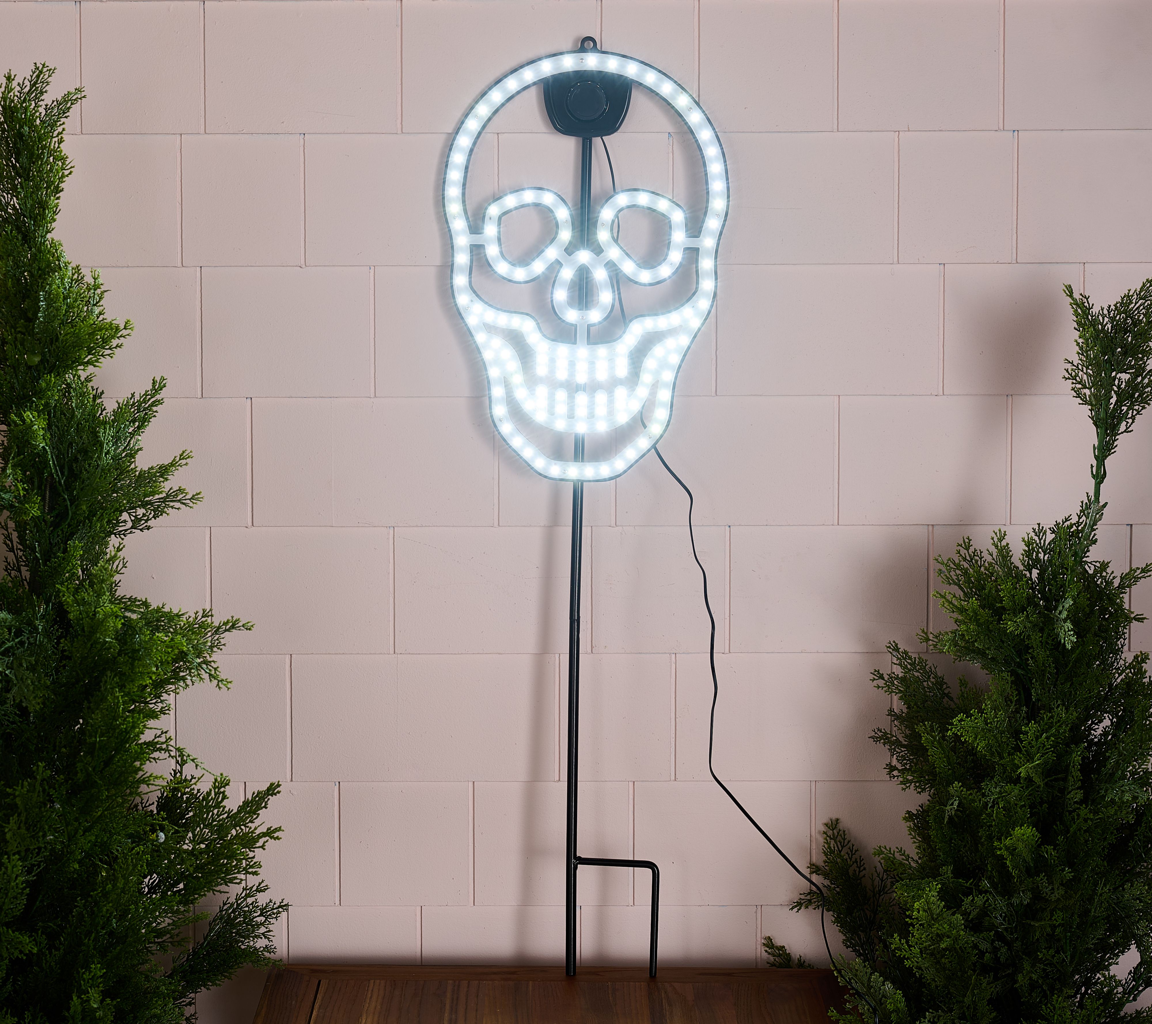 "As Is" Bethlehem Light 16" Illuminated Indoor/Outdoor Twinkling Skull