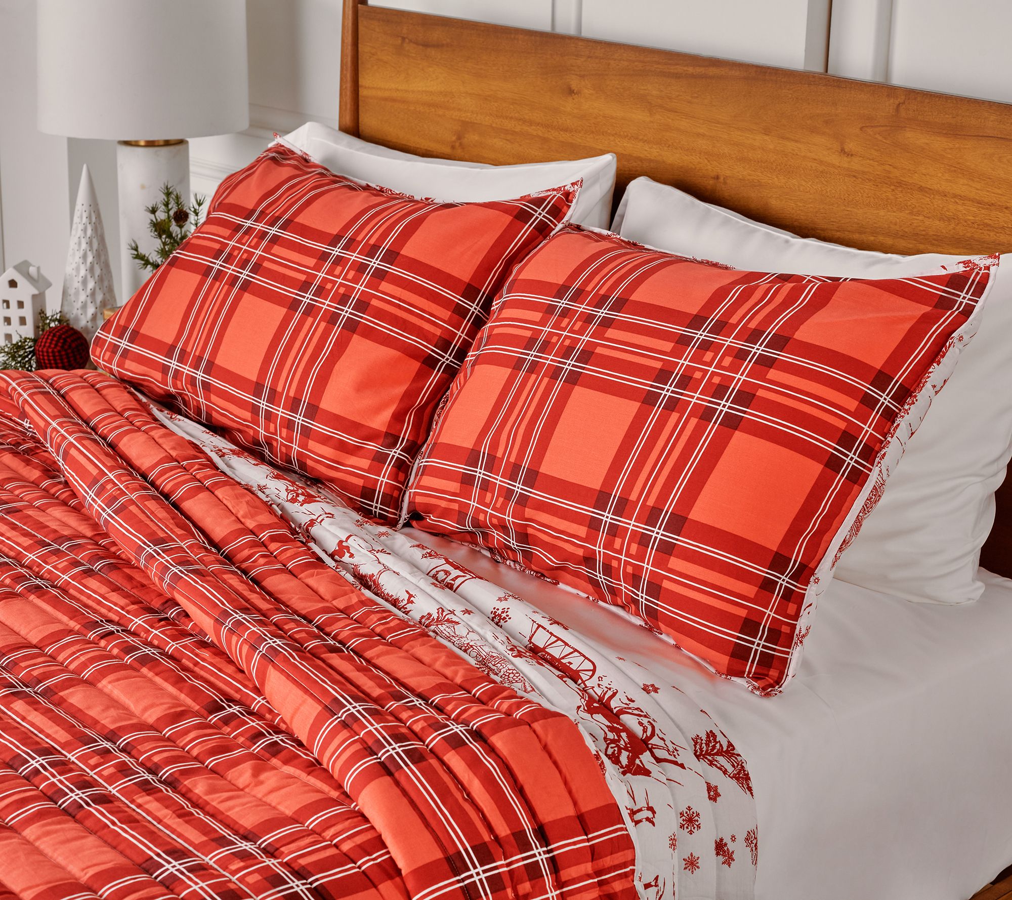 Northern Nights Toile Reversible Holiday Quilt Set Full