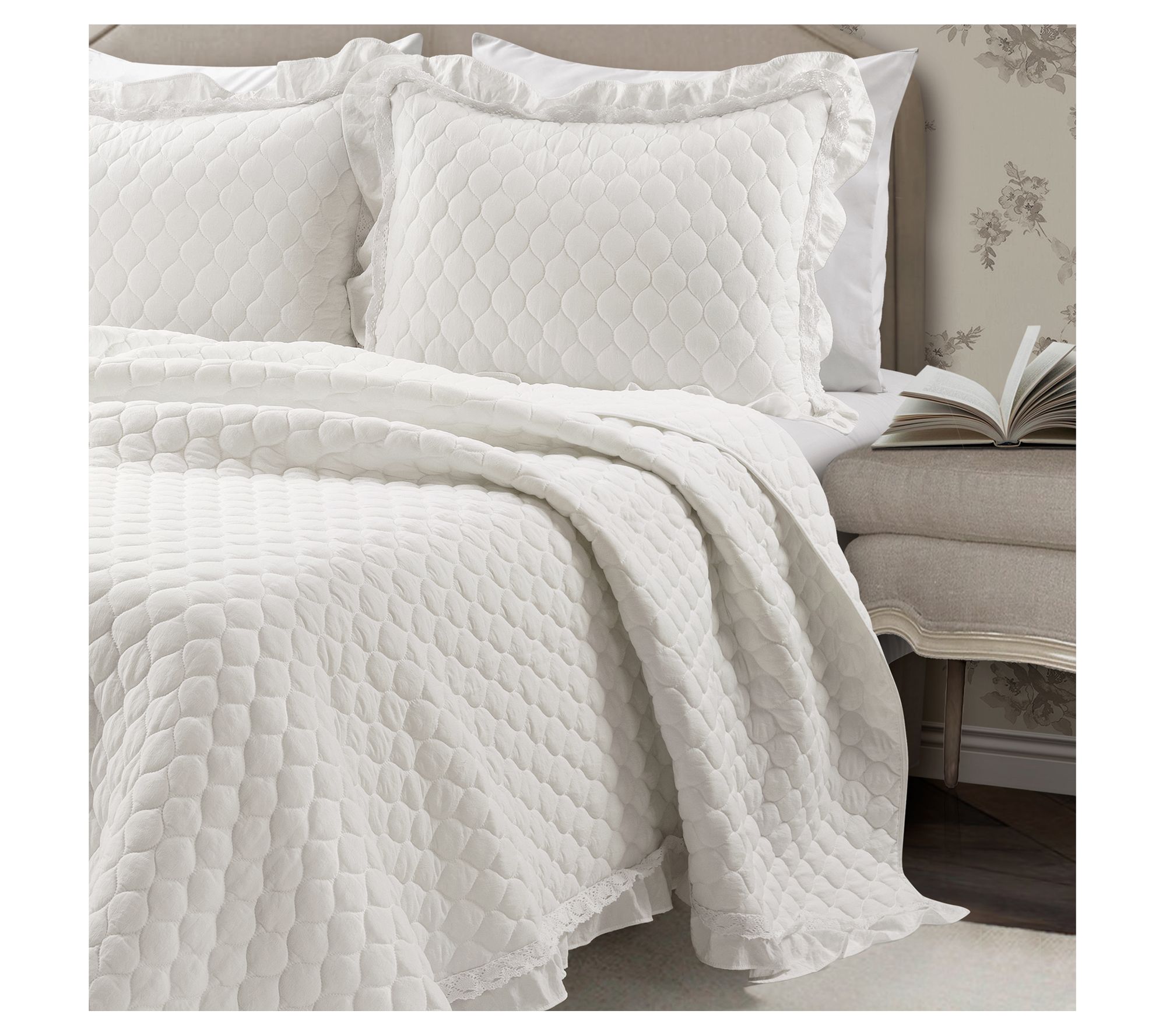 Lush Decor Ella Shabby Chic Ruffle Lace Quilt White 3PC Set King