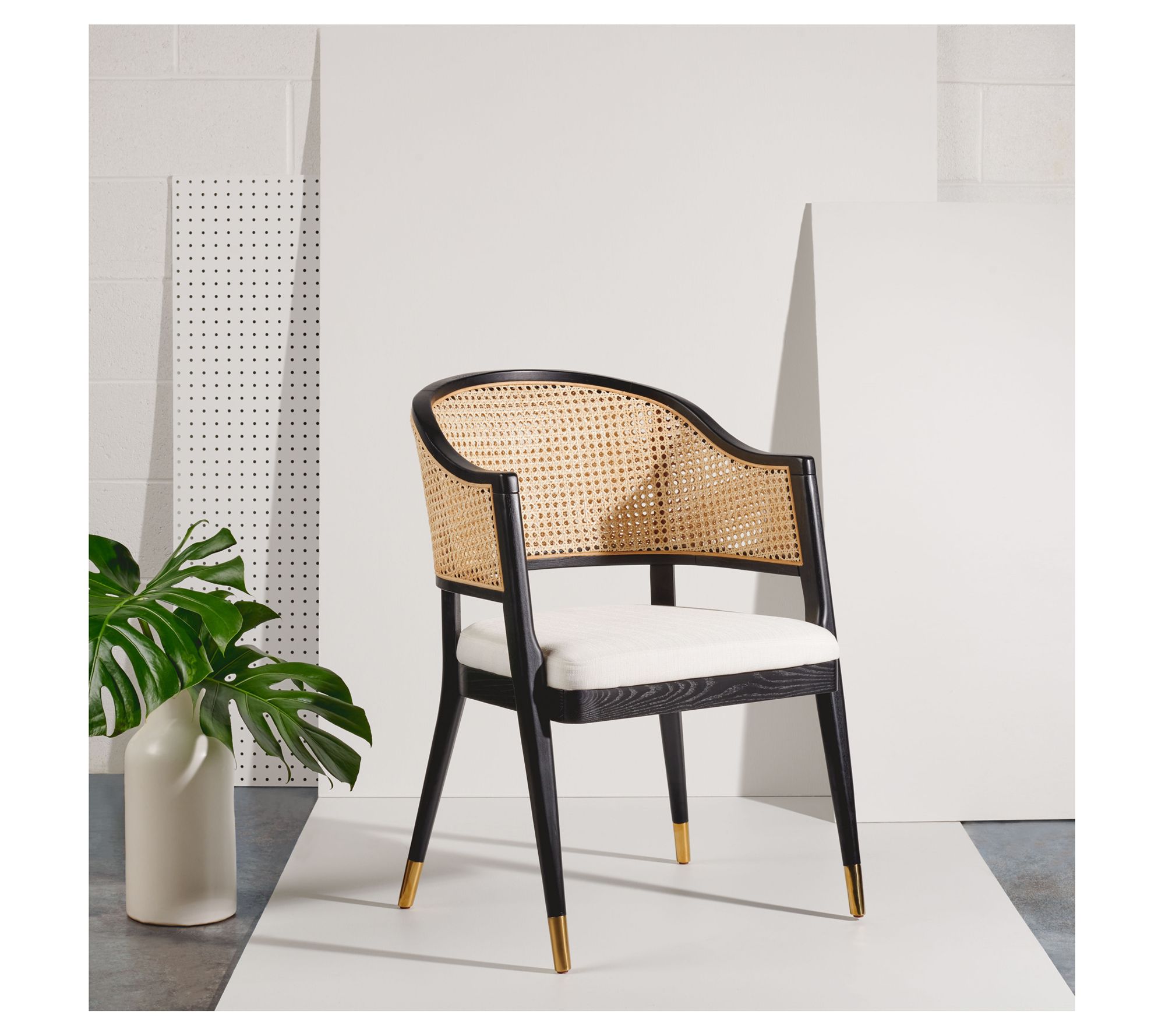 Safavieh wicker dining online chairs