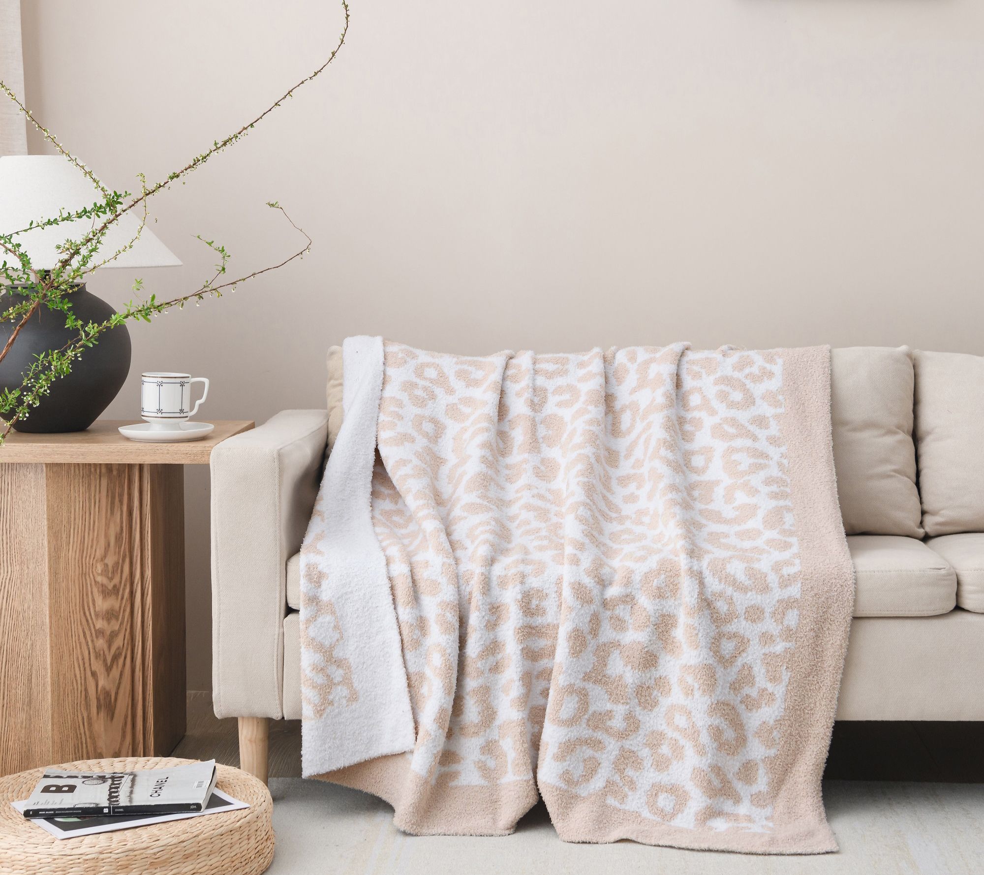 Jacquard Feathe r Knit Throw Bl anket 50 x 60 i nches