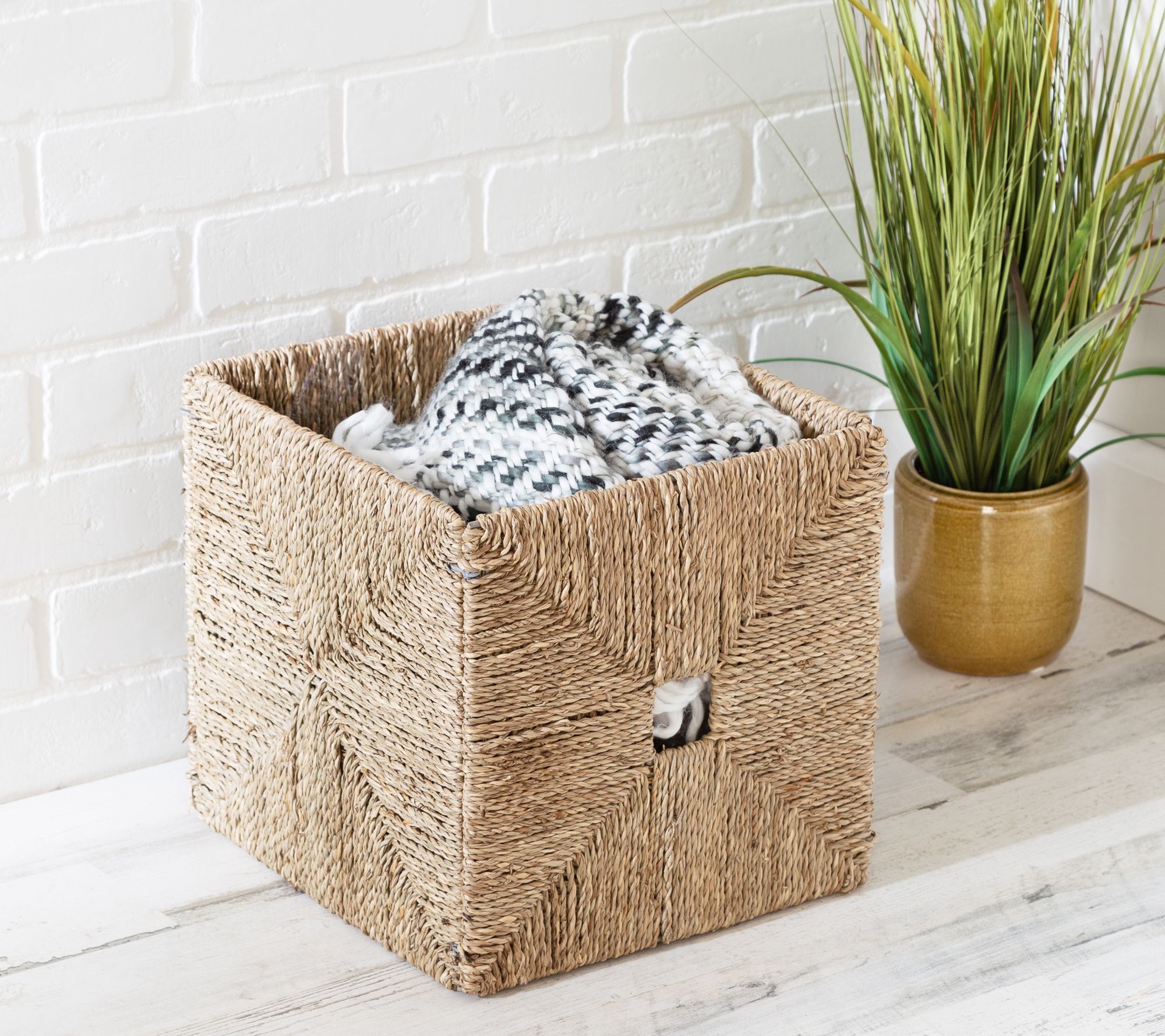 HoneyCanDo Woven Seagrass Basket