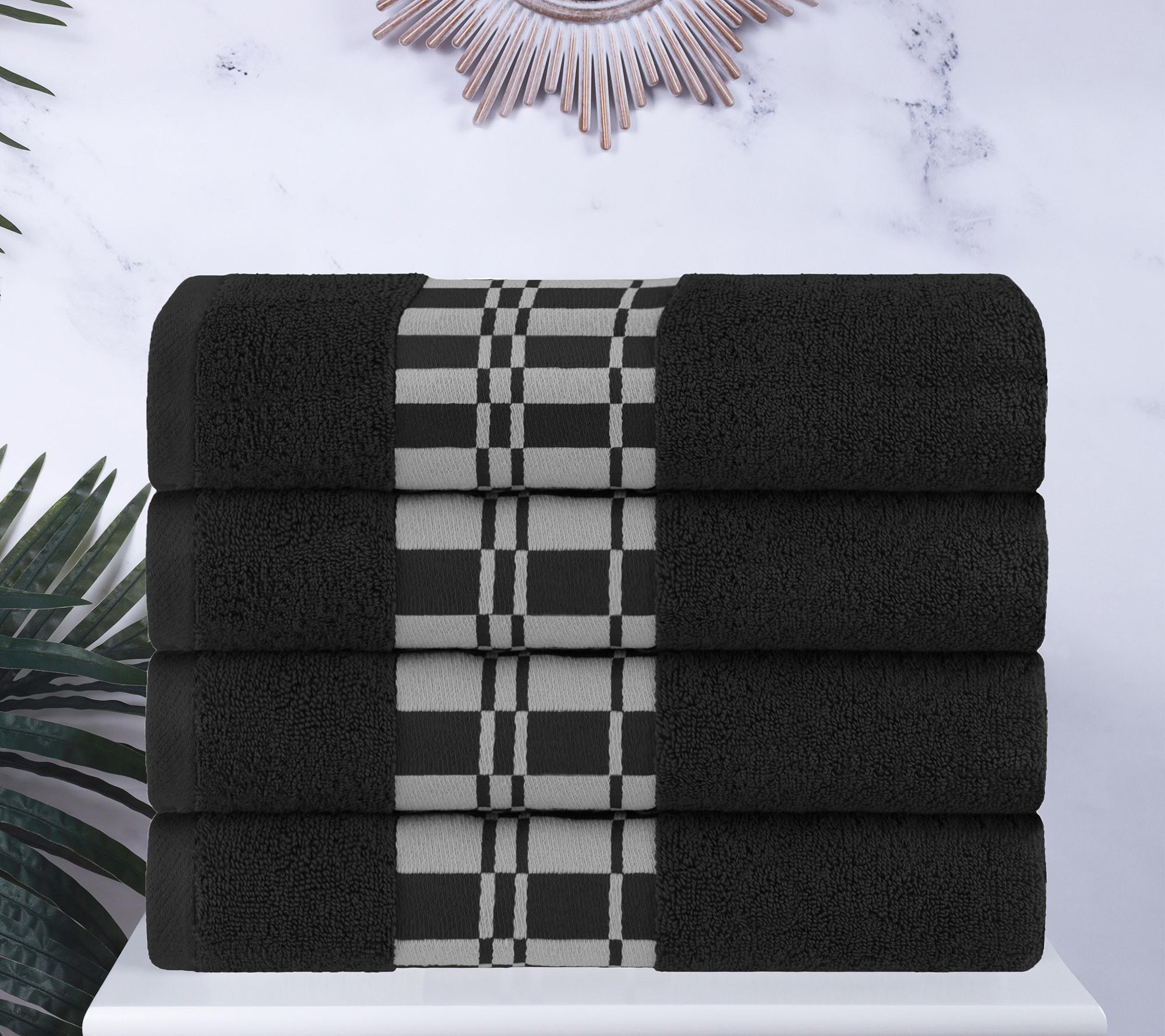 Superior Lariss a 4-Piece Geome tric Cotton Bat h Towel Set