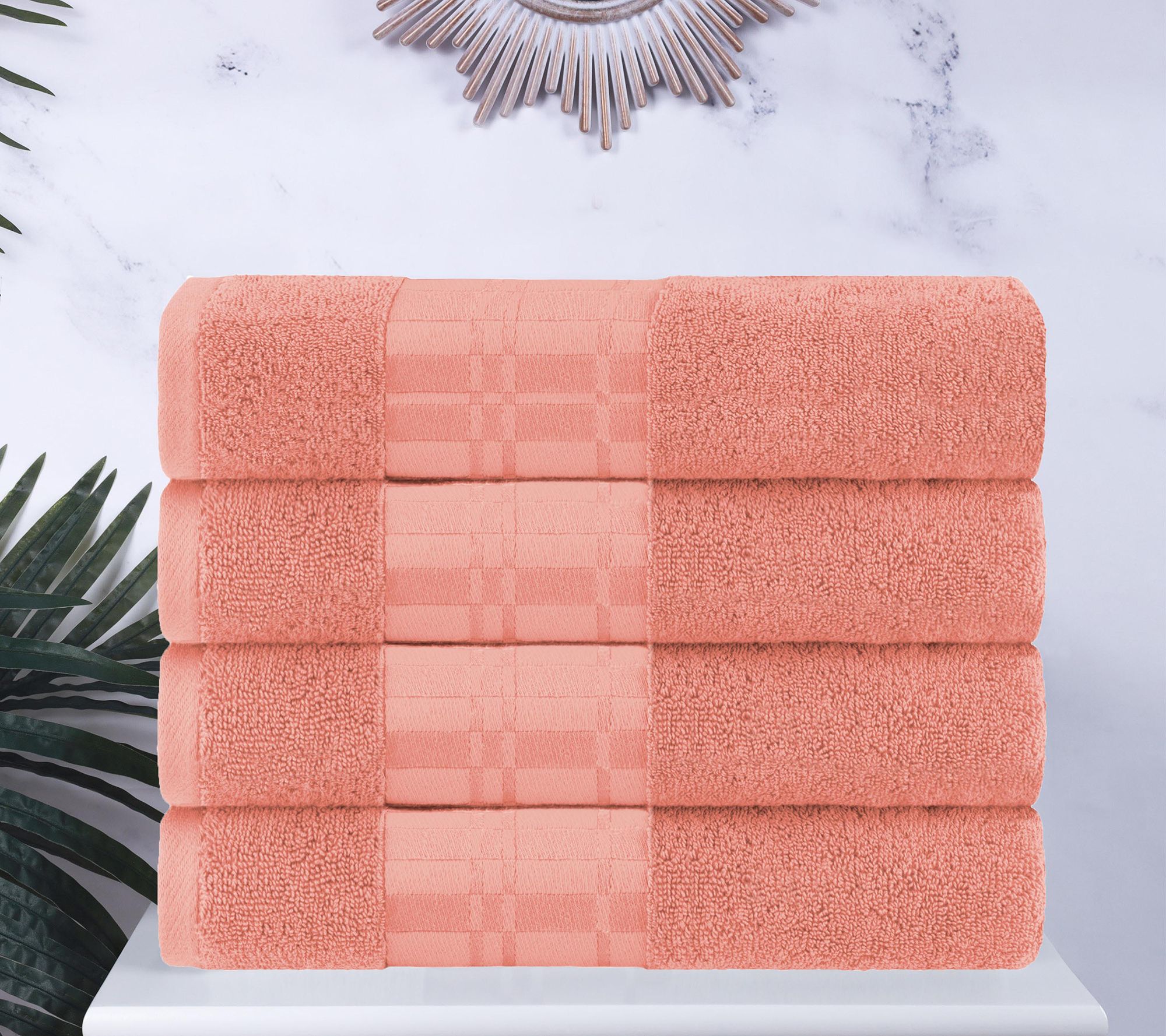 Superior Lariss a 4-Piece Geome tric Cotton Bat h Towel Set