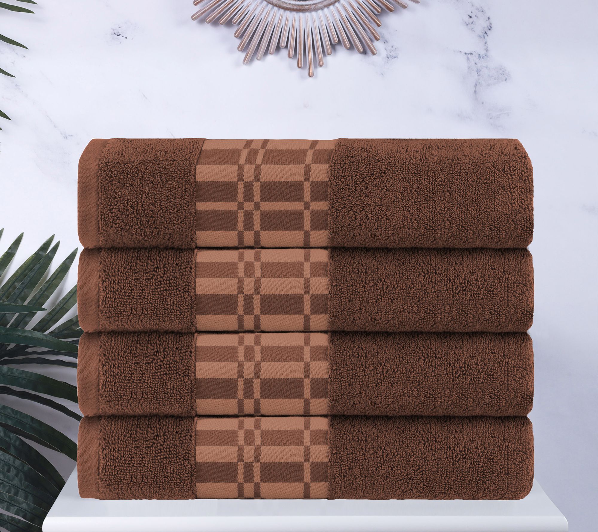 Superior Lariss a 4-Piece Geome tric Cotton Bat h Towel Set