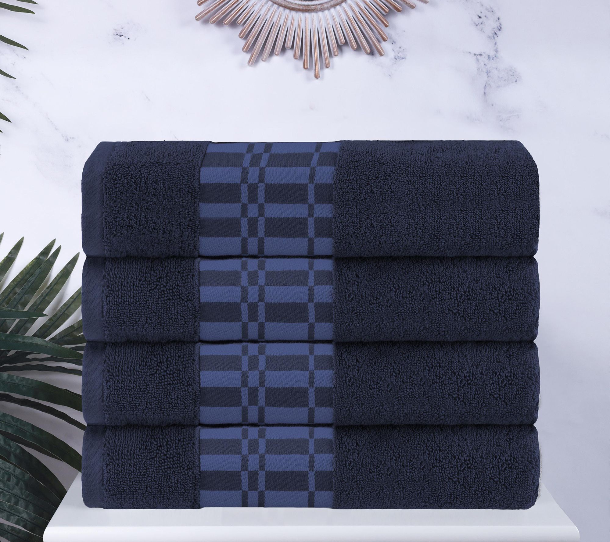 Superior Lariss a 4-Piece Geome tric Cotton Bat h Towel Set